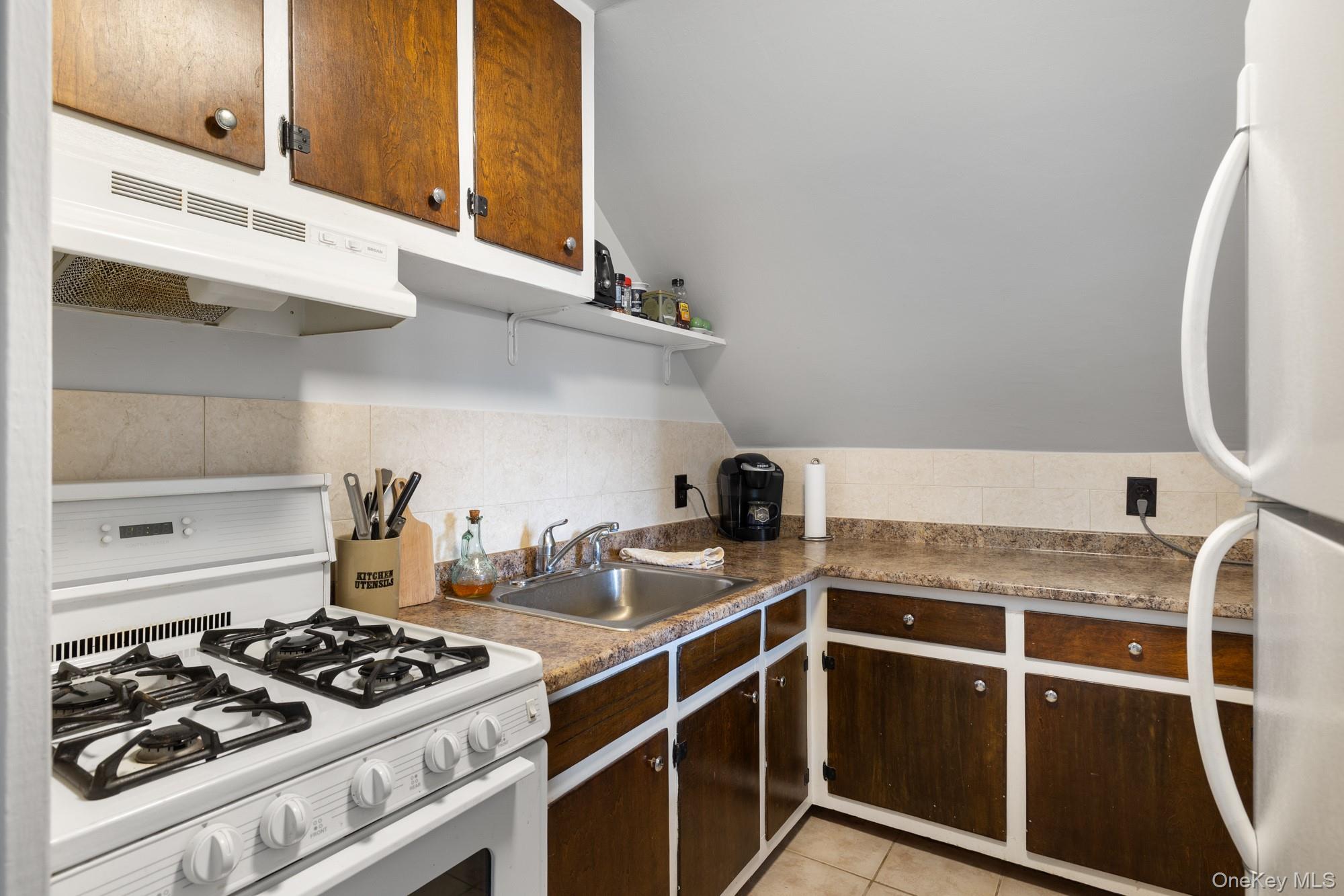 144 Nassau Avenue — photo 20