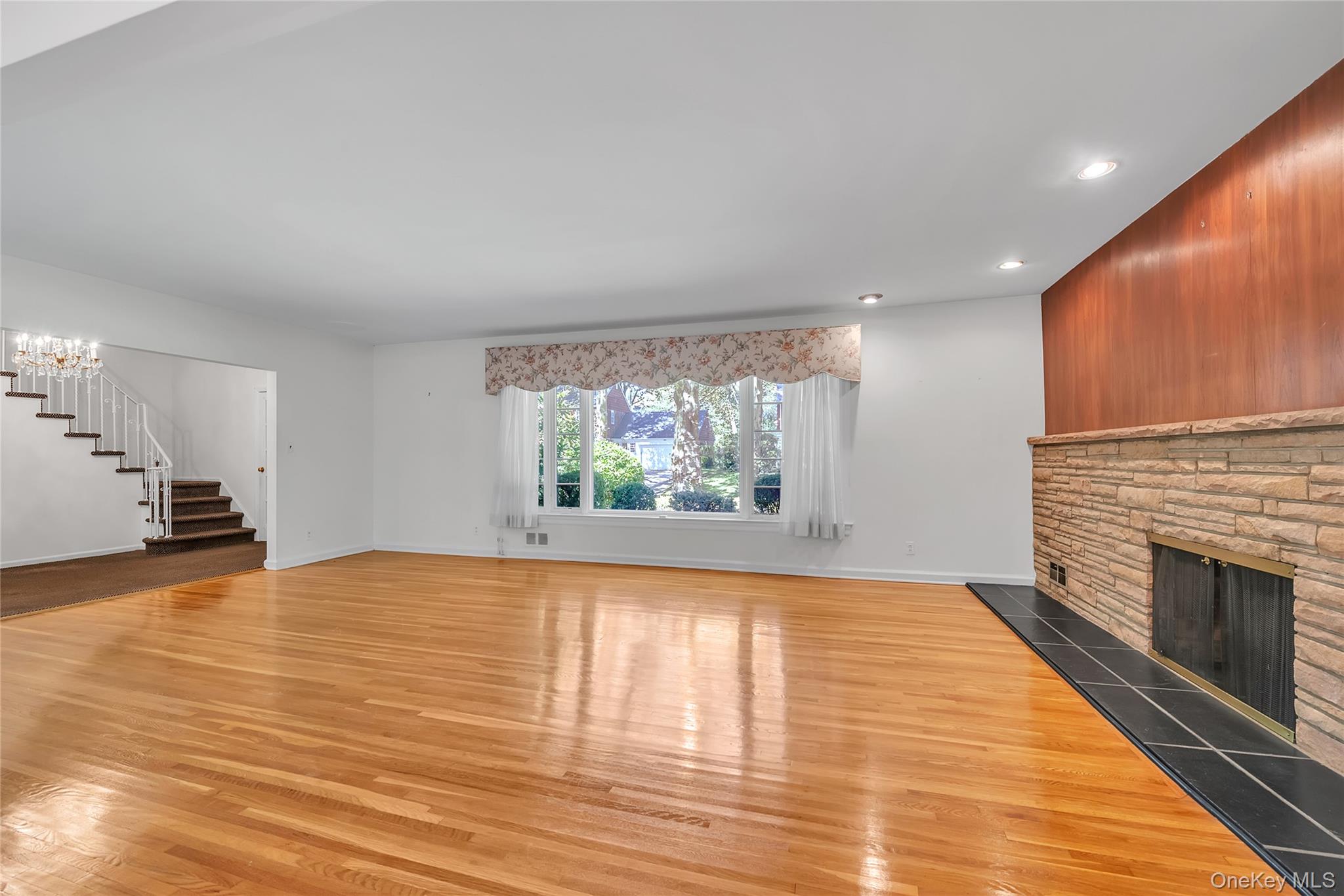 238 Clent Road — photo 3