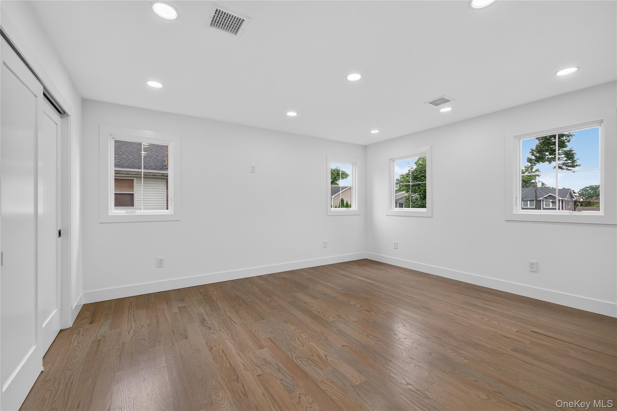 238 Oak Street — photo 15