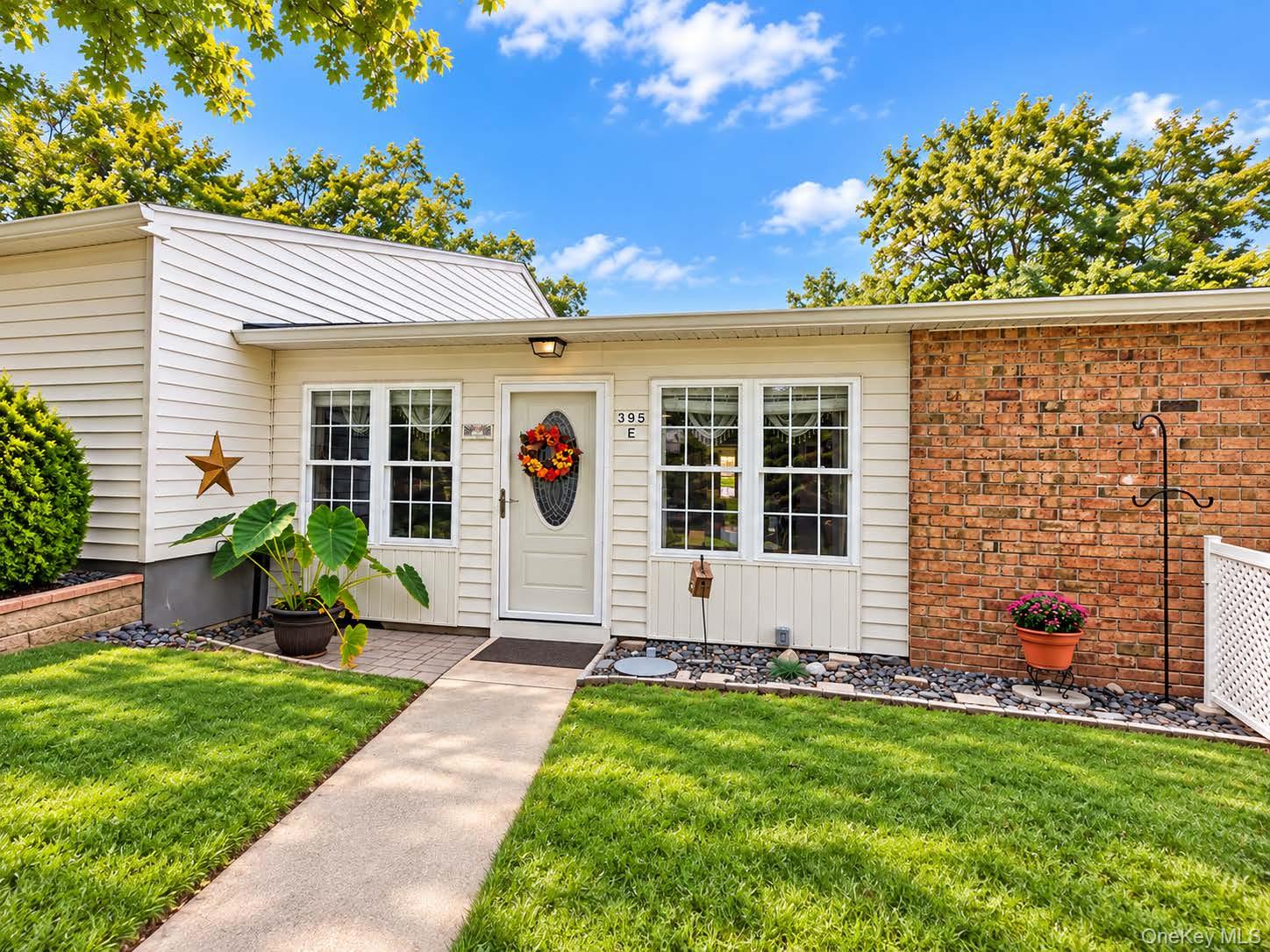 395 Woodbridge Drive #E, Ridge