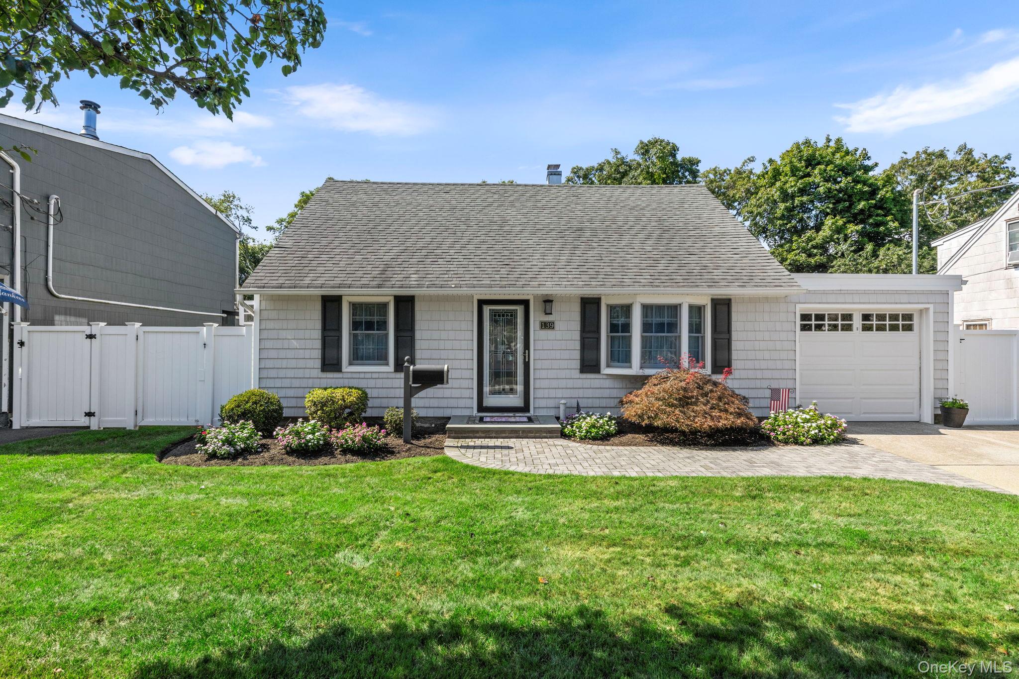139 Arlyn Drive, Massapequa