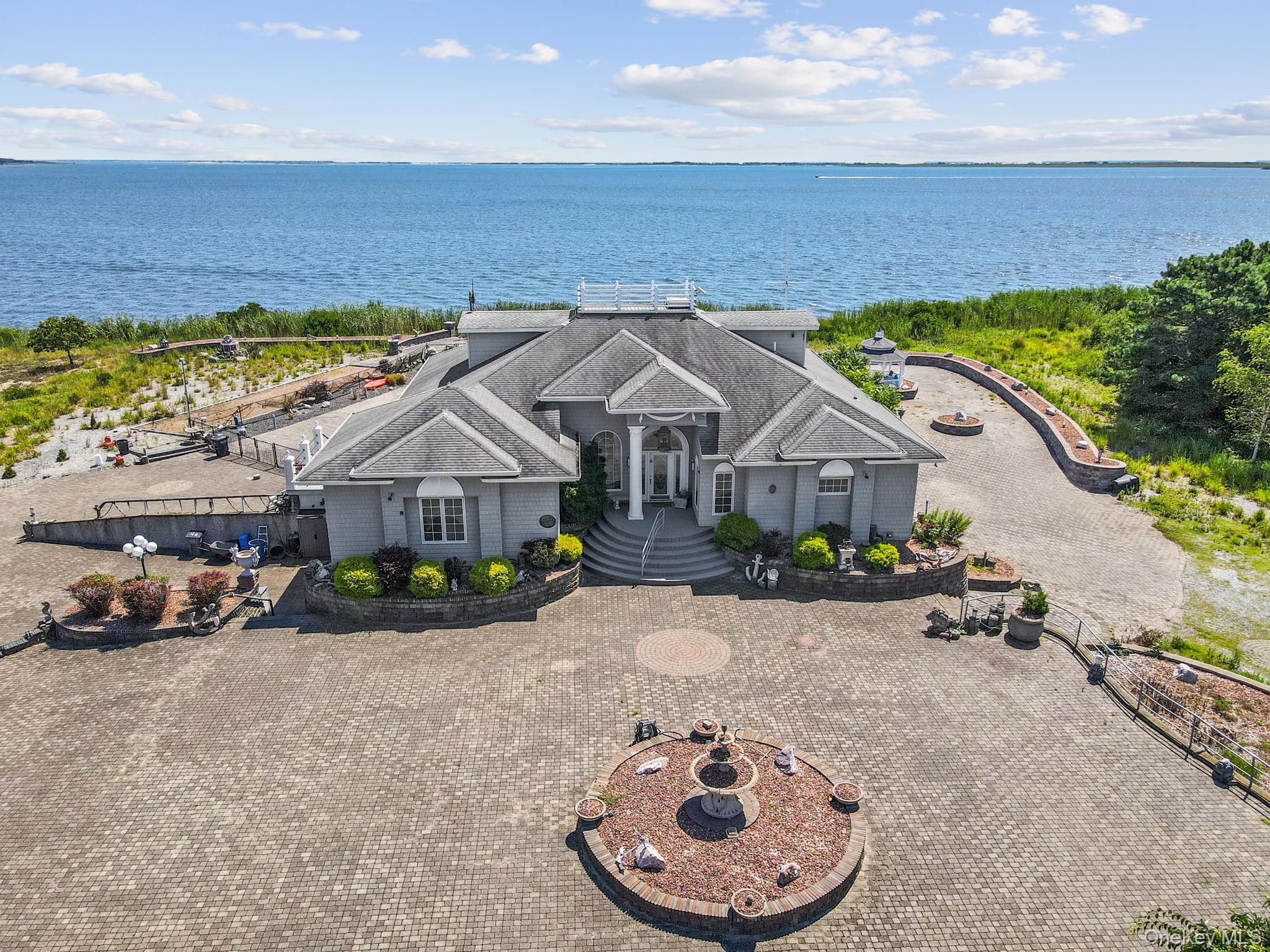 48 Old Neck Road, Center Moriches