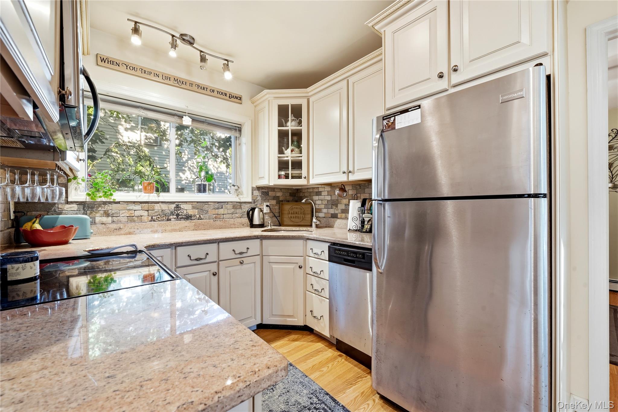 8 South Avenue — photo 10