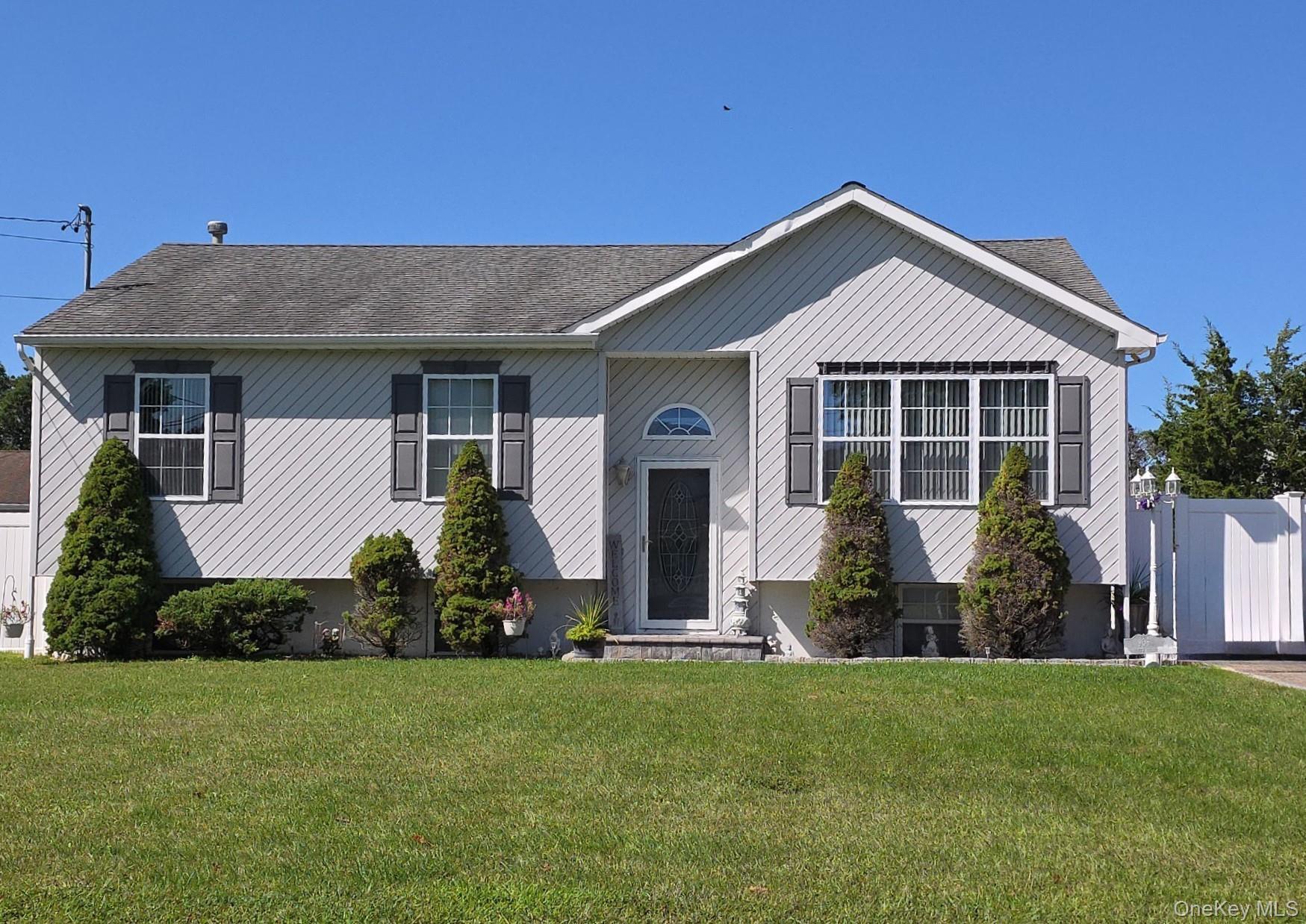 906 Bayview Avenue — photo 3