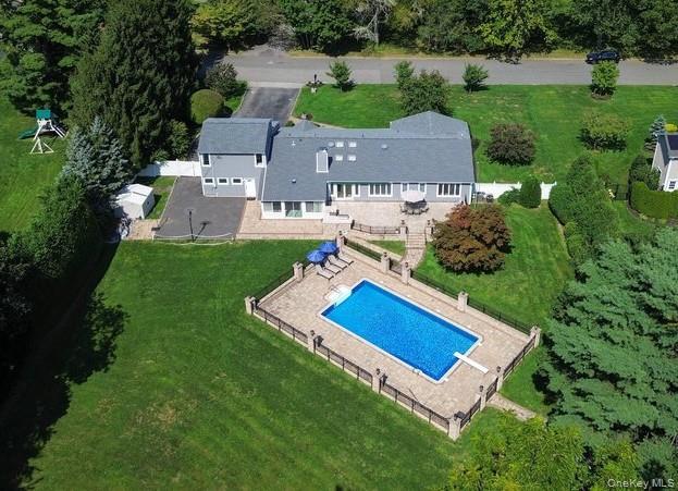 135 Hickman Street, Syosset