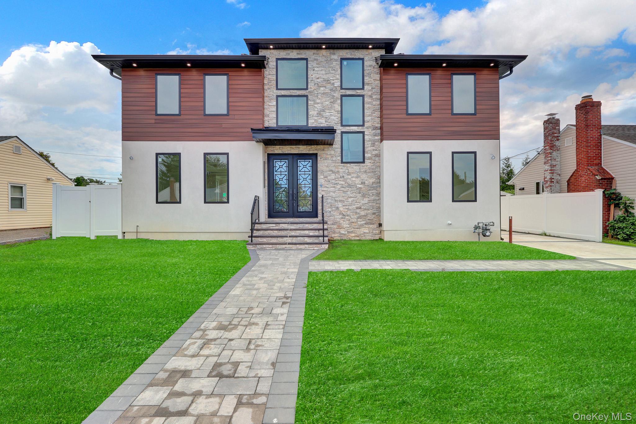 81 End Avenue, Hicksville