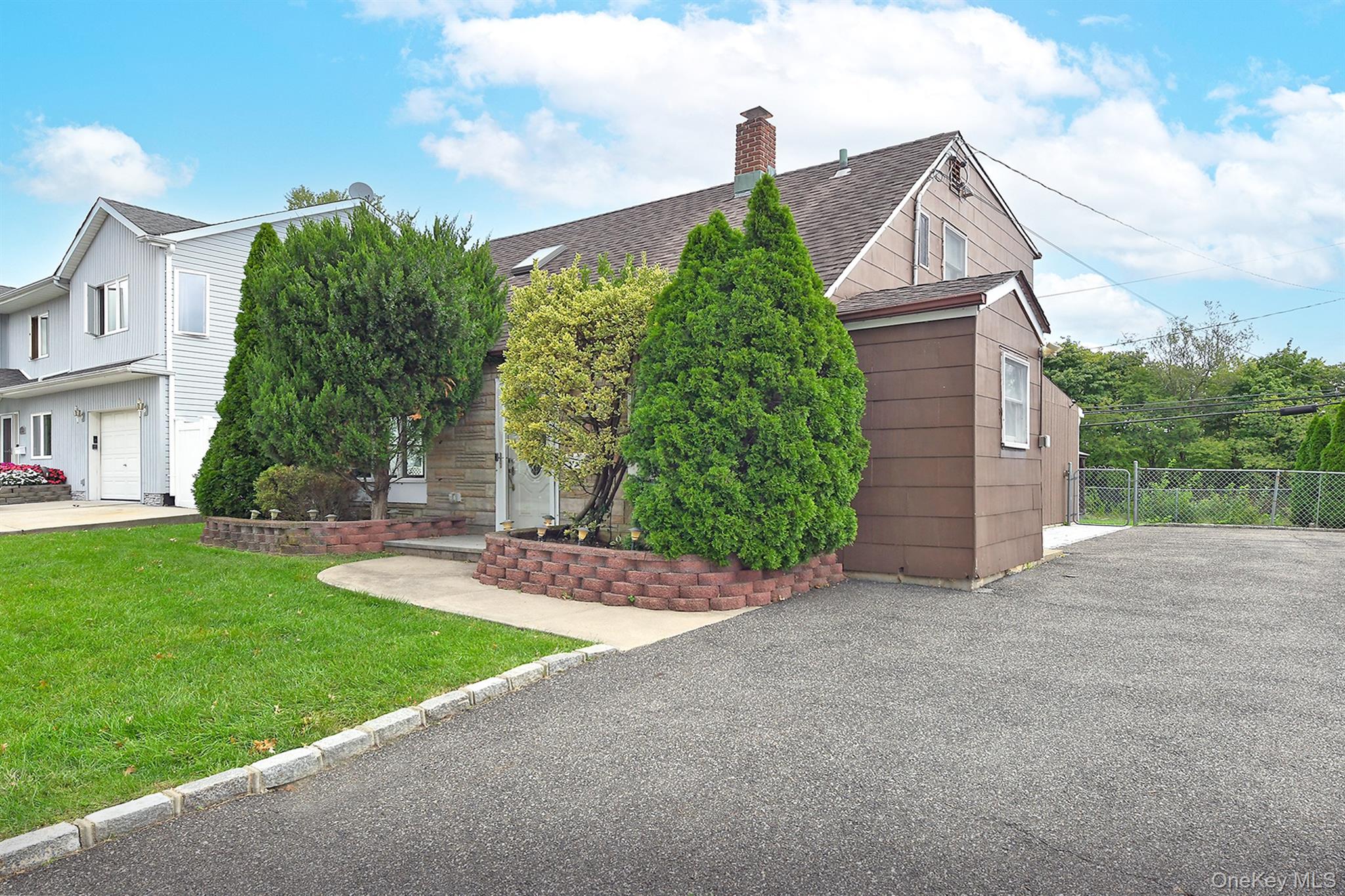 69 Slate Lane, Levittown