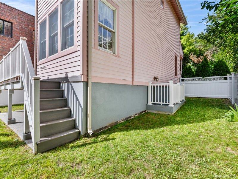 39 12th Avenue — photo 36
