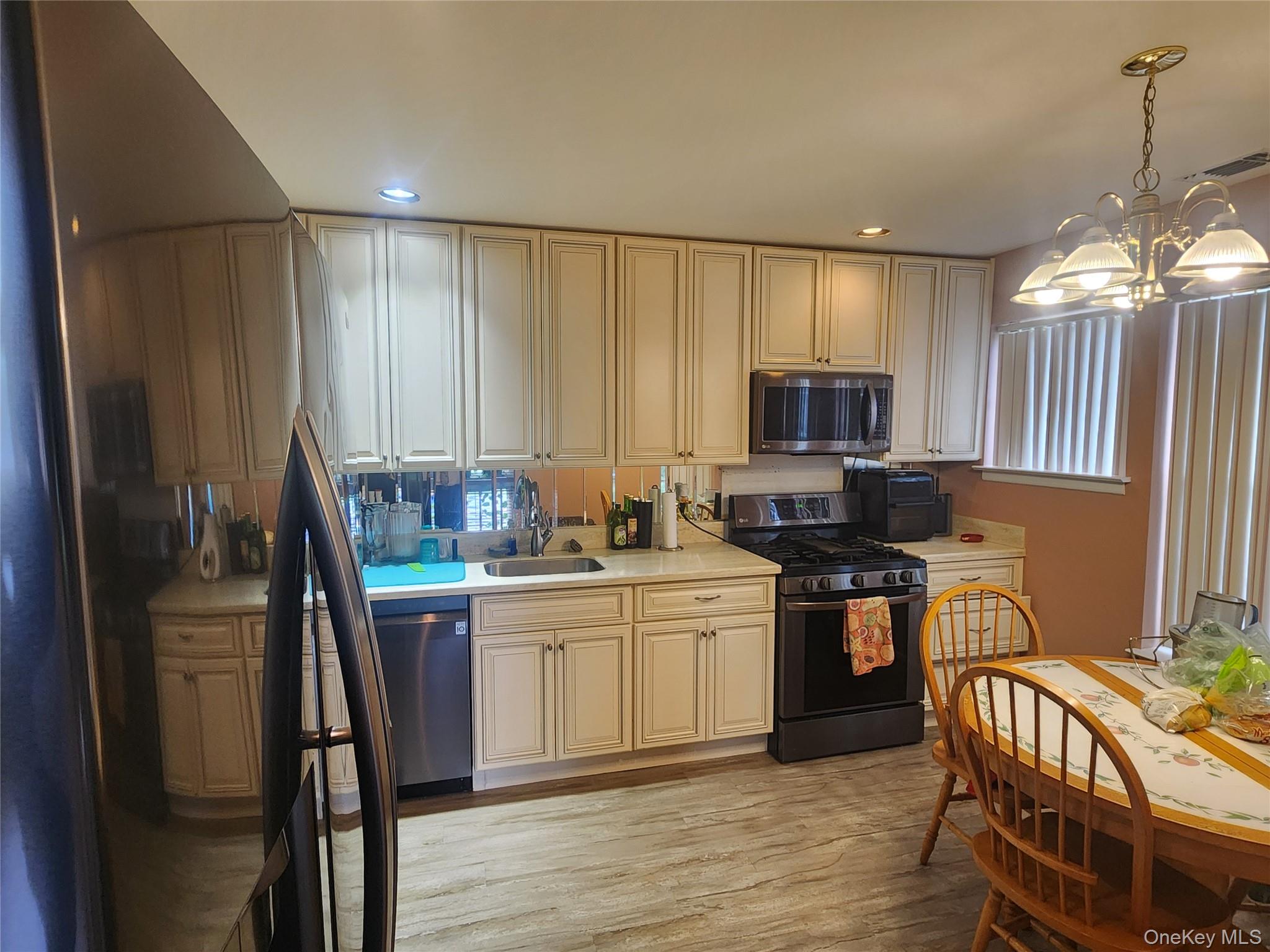 4 Sprucewood Boulevard — photo 13