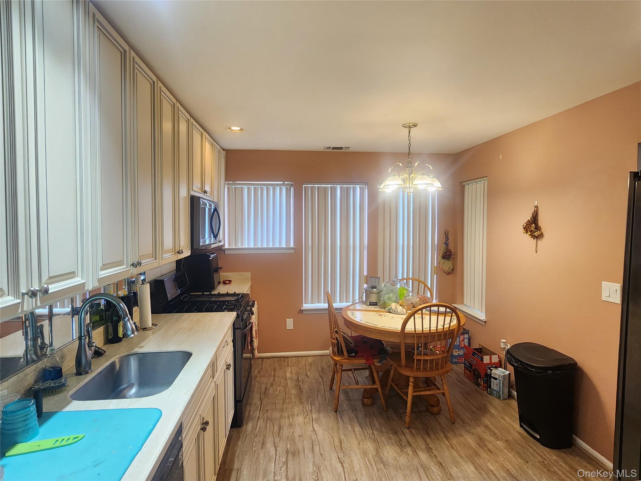 4 Sprucewood Boulevard — photo 14