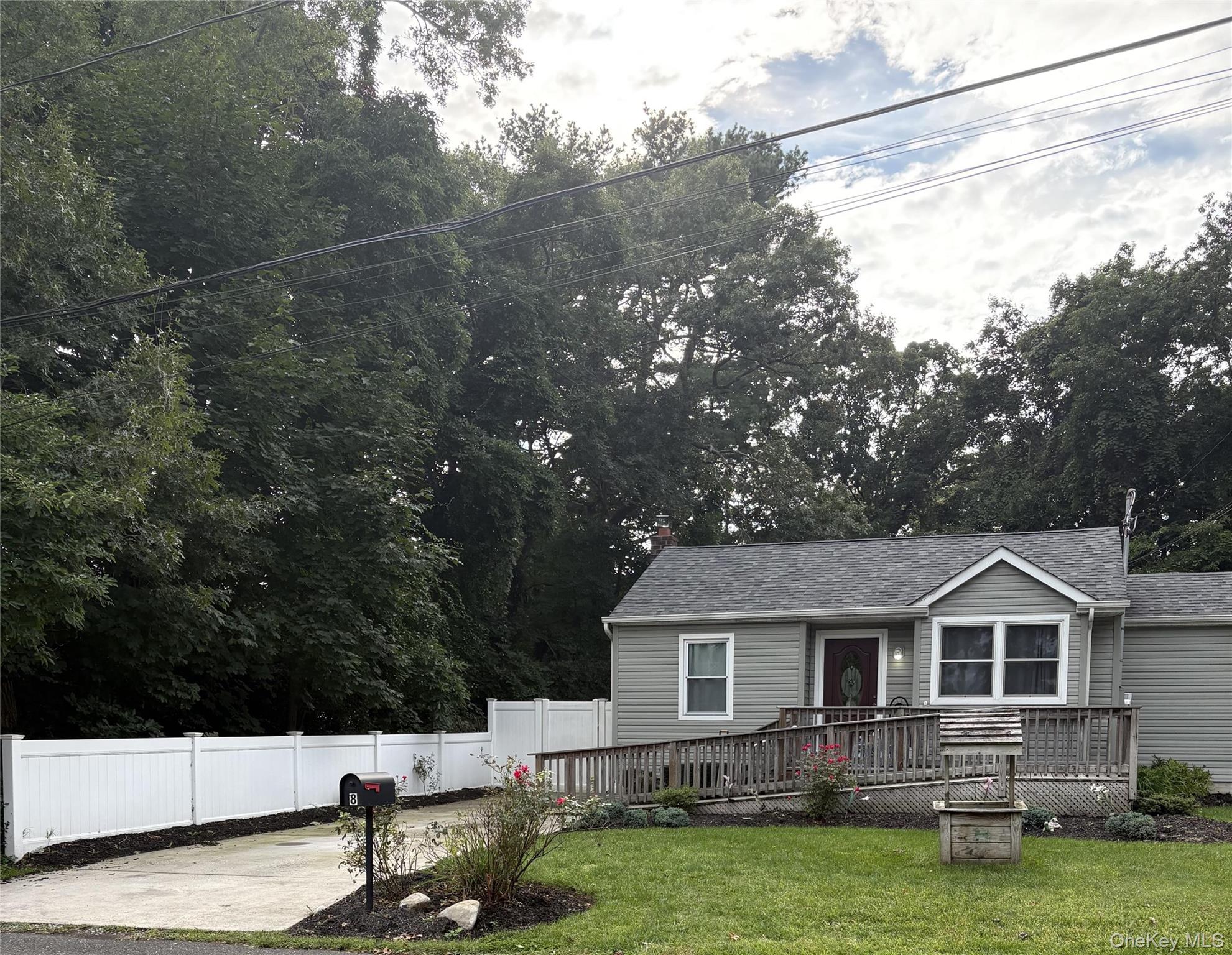 8 Canary Place, Farmingville