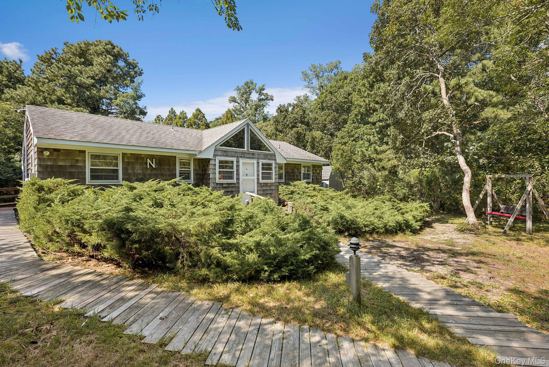 6 Surf Drive, Amagansett