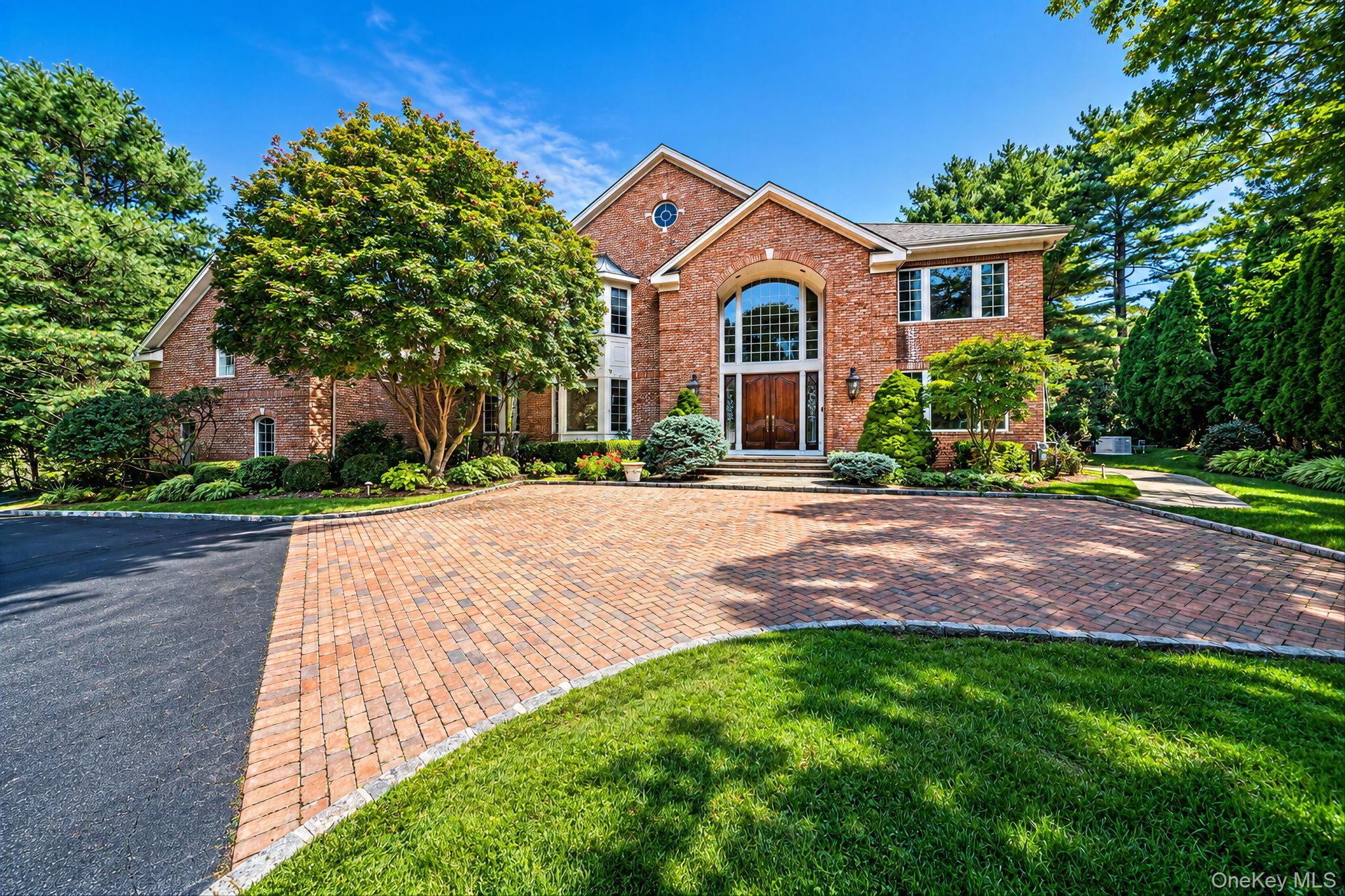 19 Cobblestone Court, Centerport