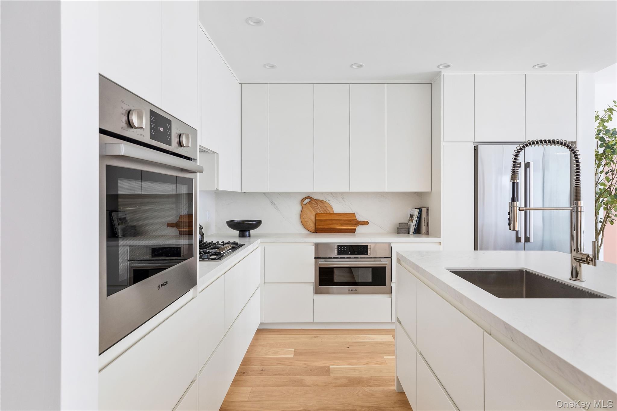 140 Boardwalk #PH6 B, Long Beach