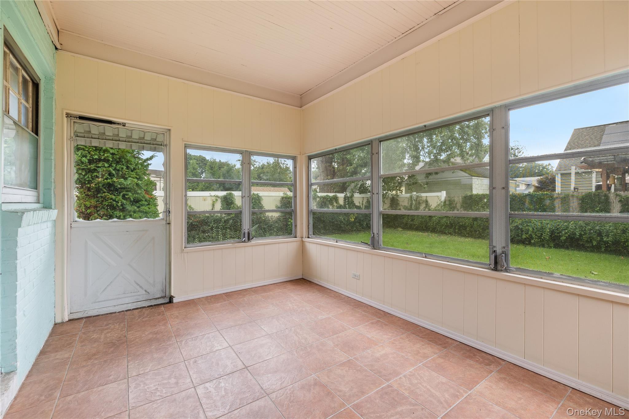 12 Benjamin Avenue — photo 17
