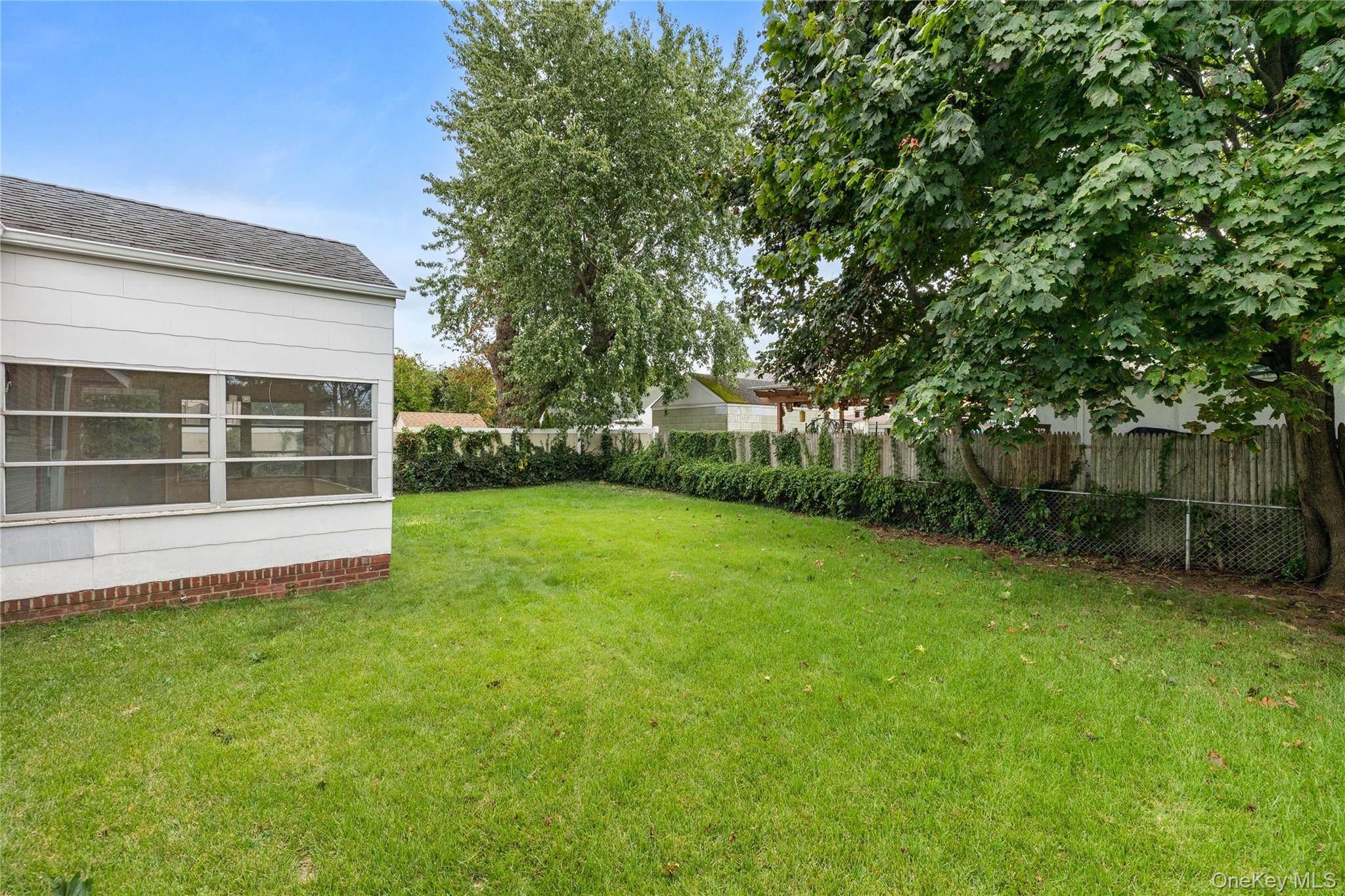 12 Benjamin Avenue — photo 18