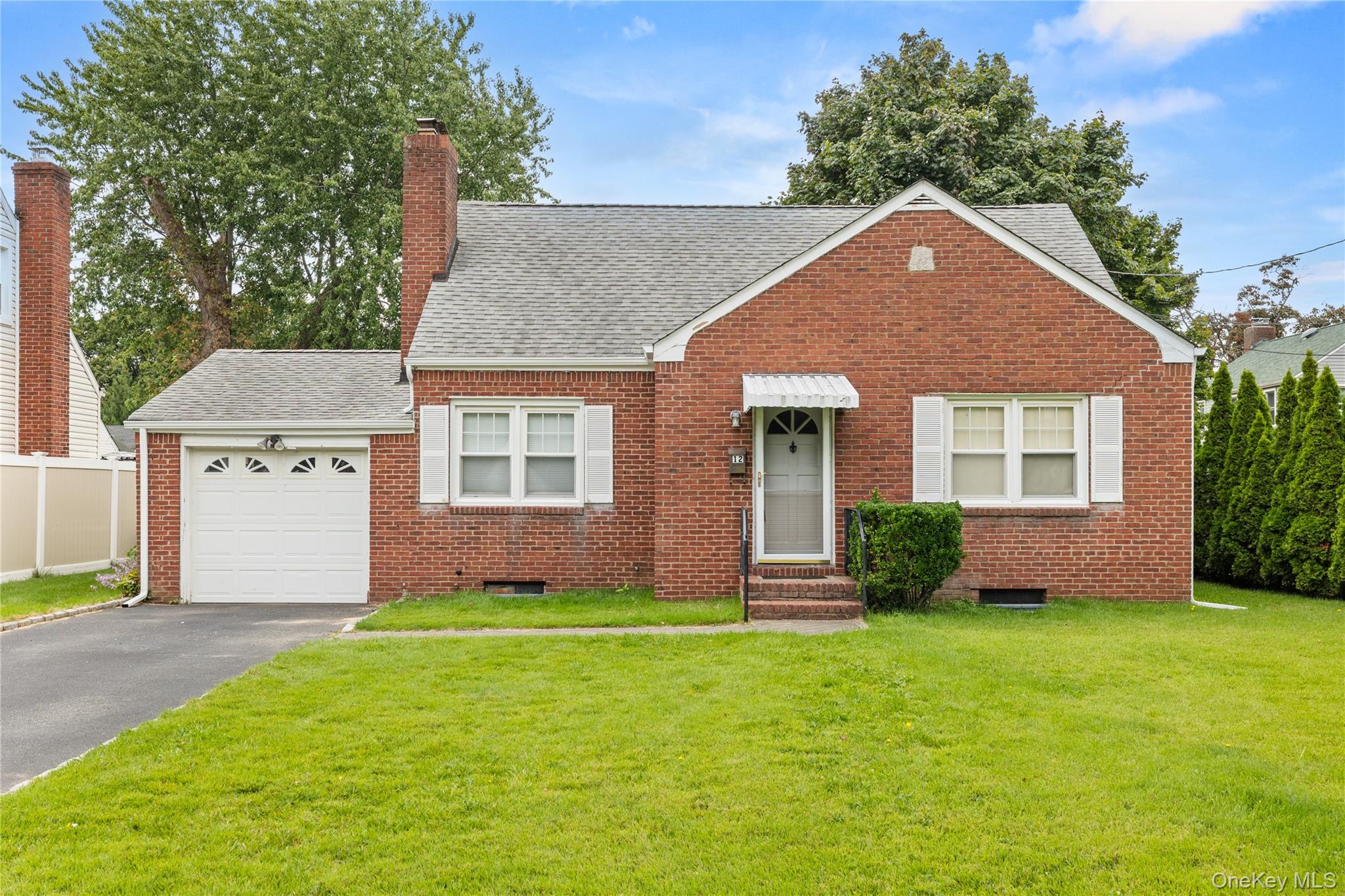 12 Benjamin Avenue — photo 2
