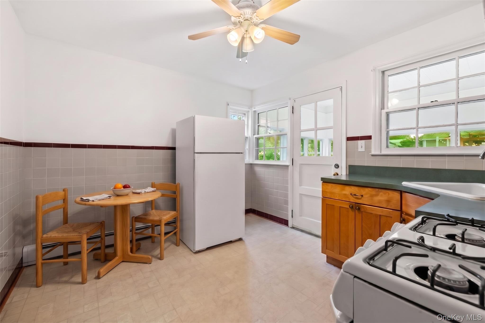 12 Benjamin Avenue — photo 4