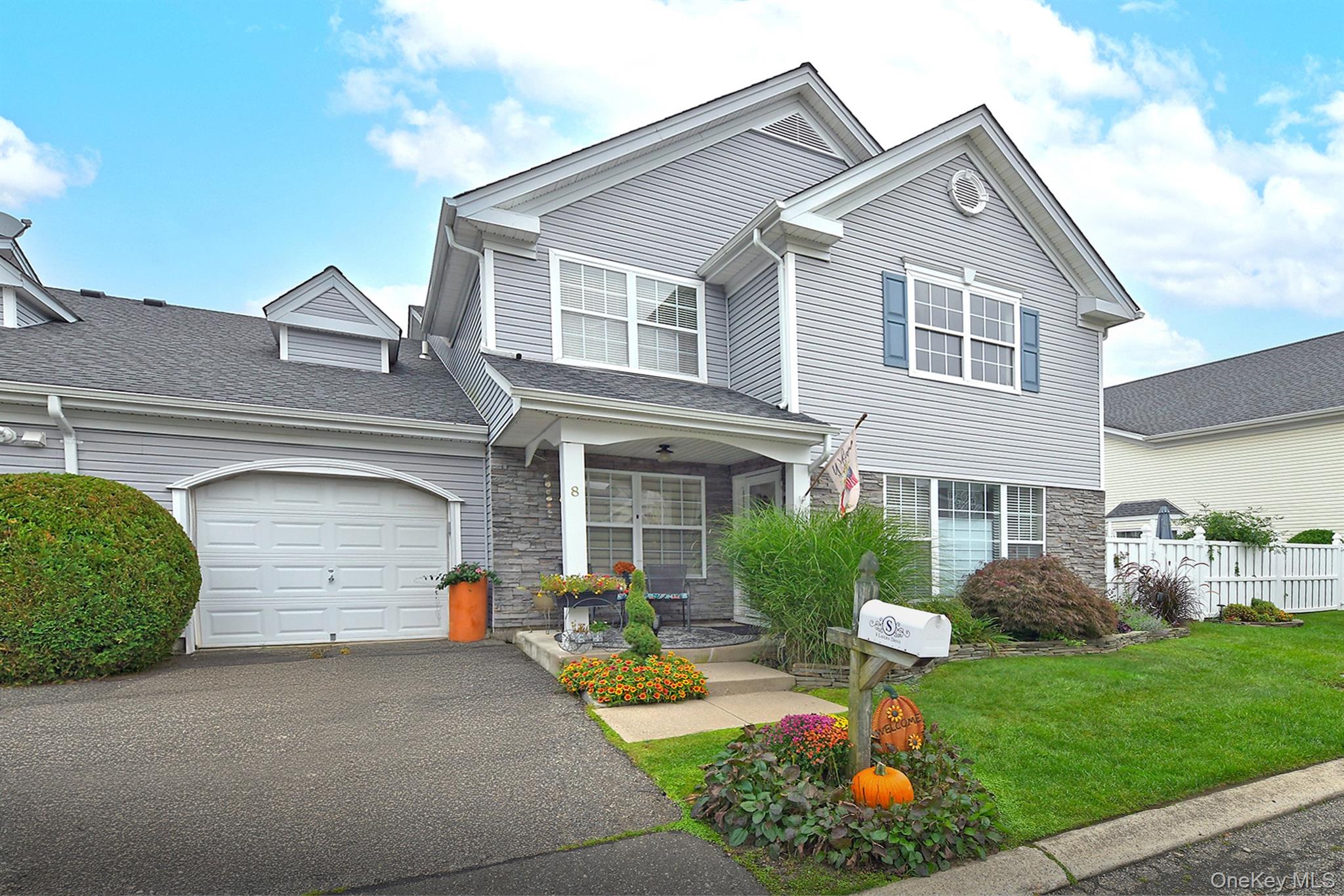 8 Lavern Drive — photo 2