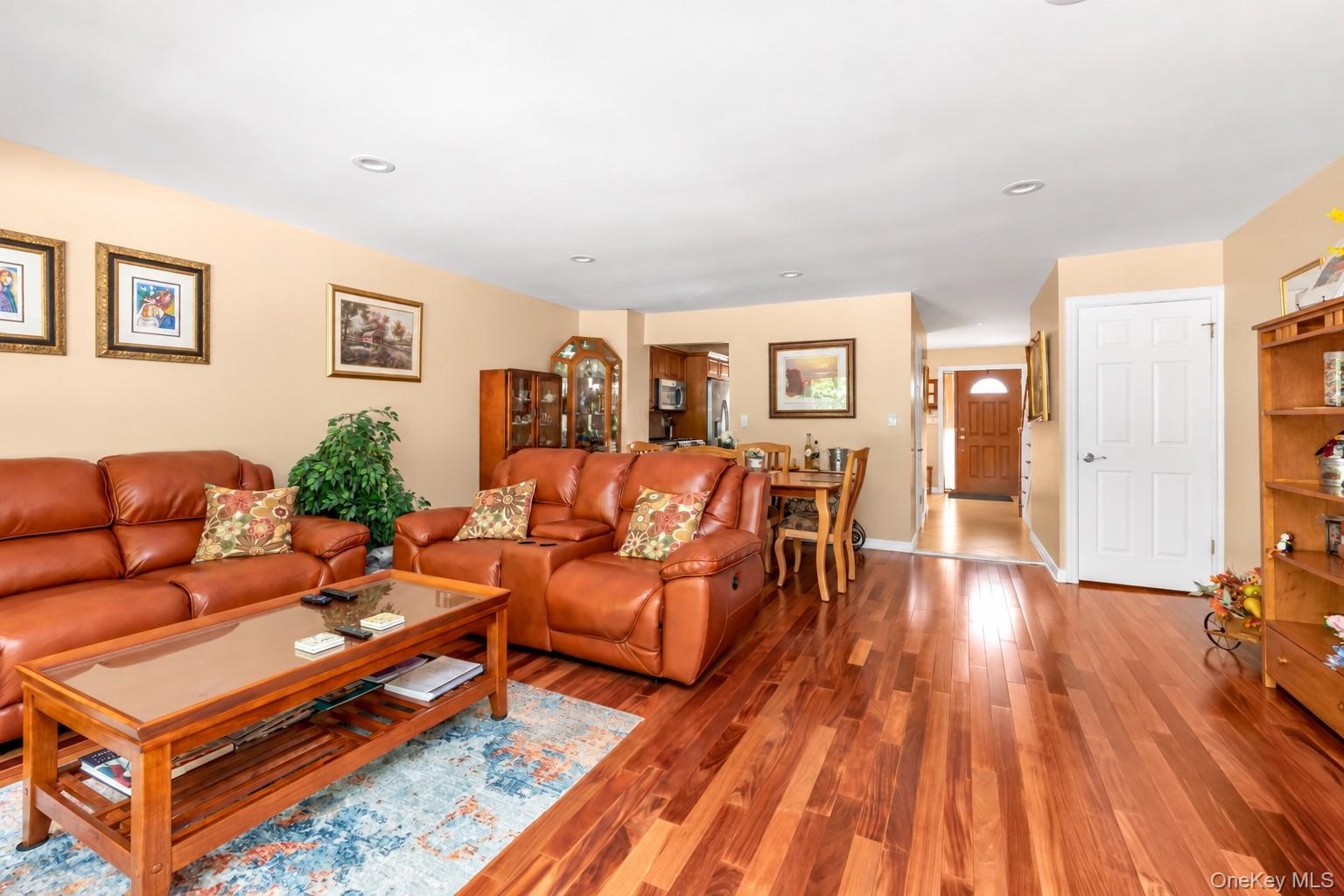 2189 Jerusalem Avenue — photo 3