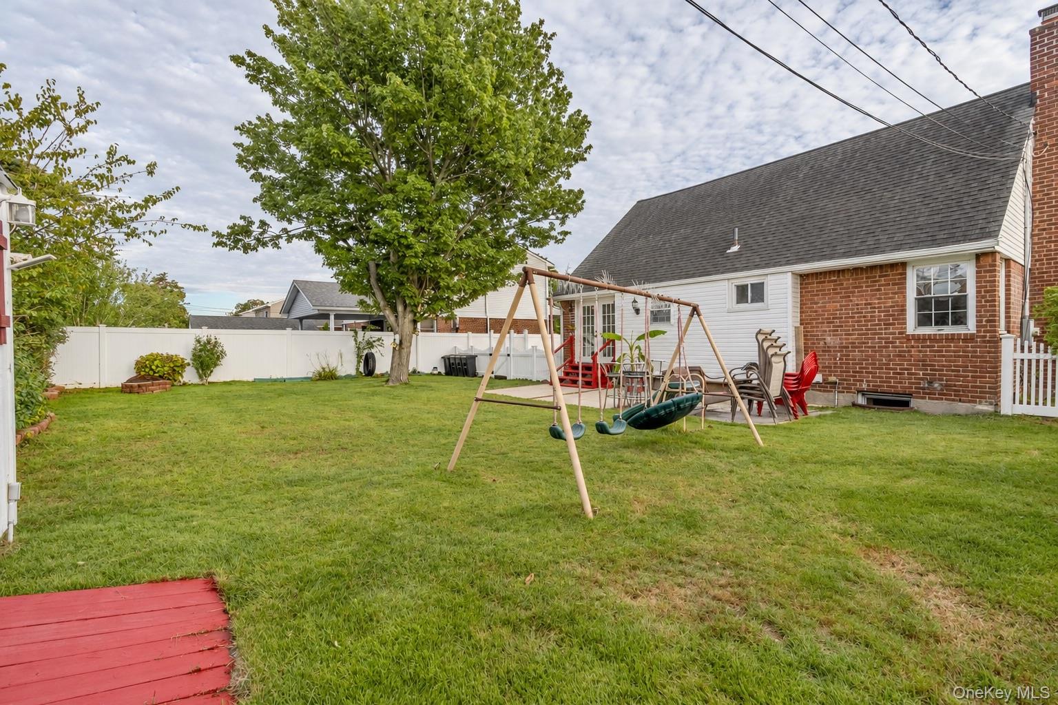 561 Parker Avenue — photo 20