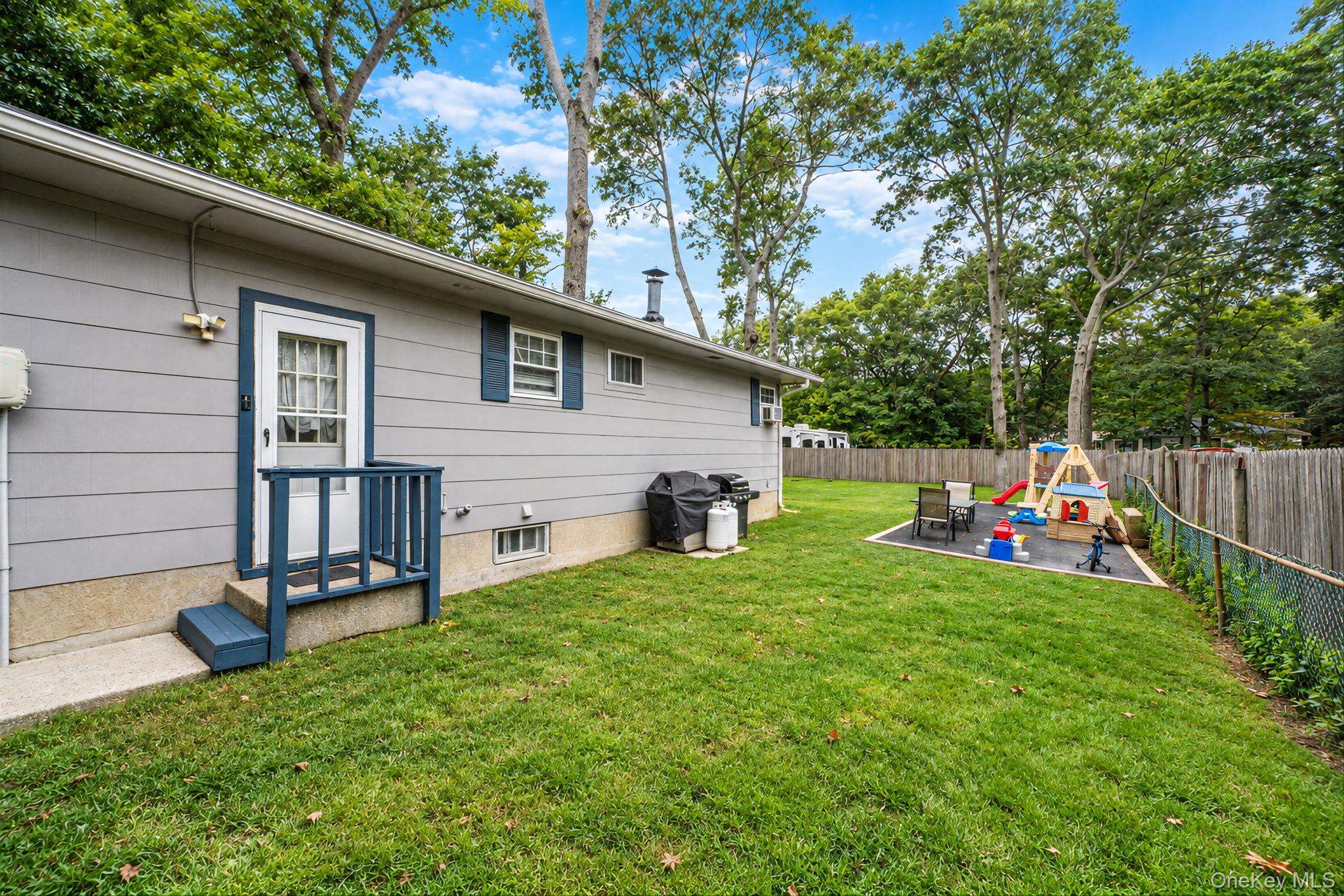 129 Shinnecock Avenue — photo 3