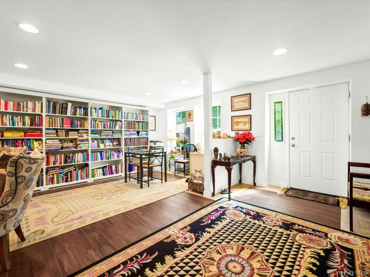 208 Hendrick Avenue — photo 2