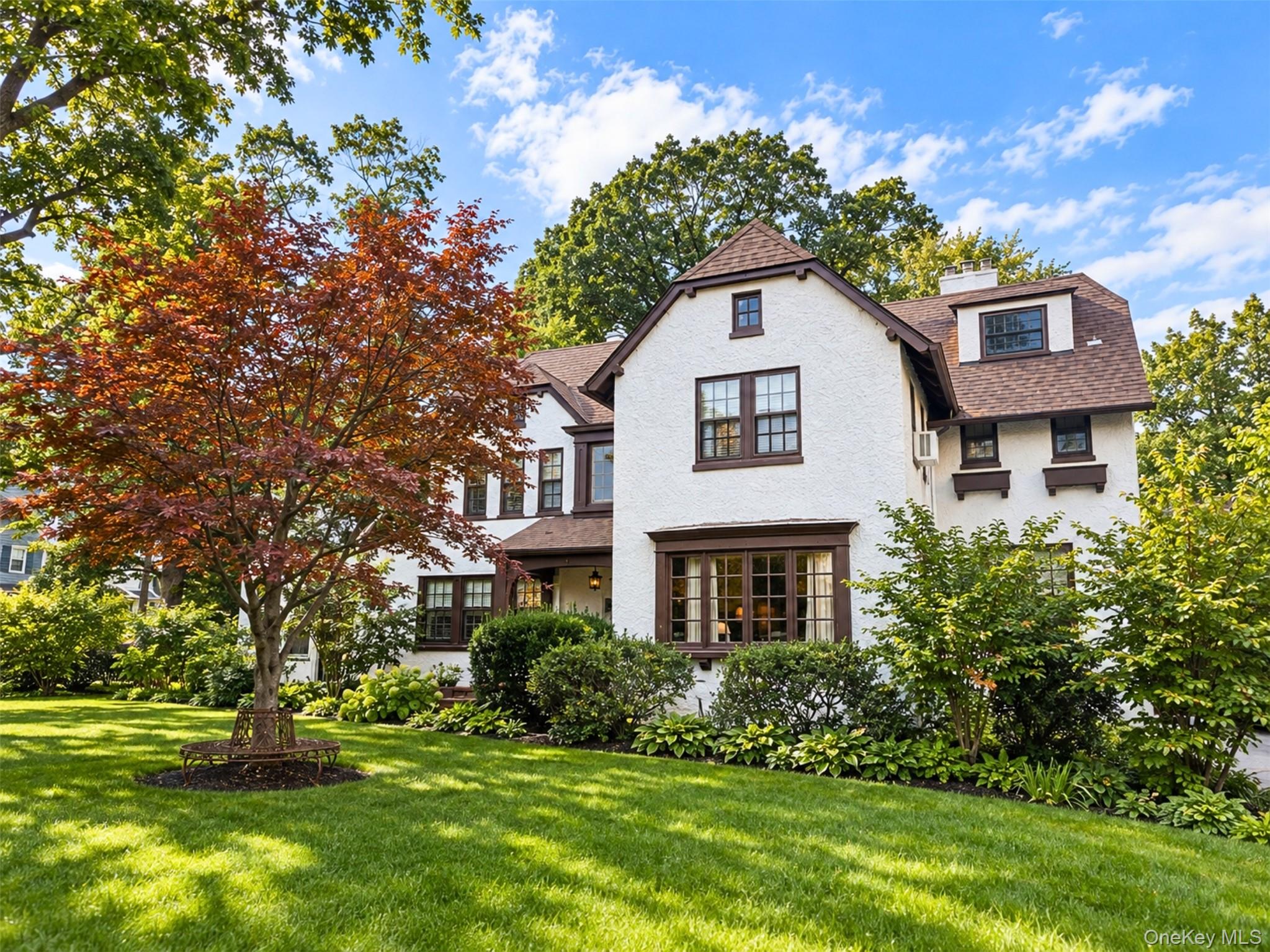 71 Arleigh Road, Great Neck