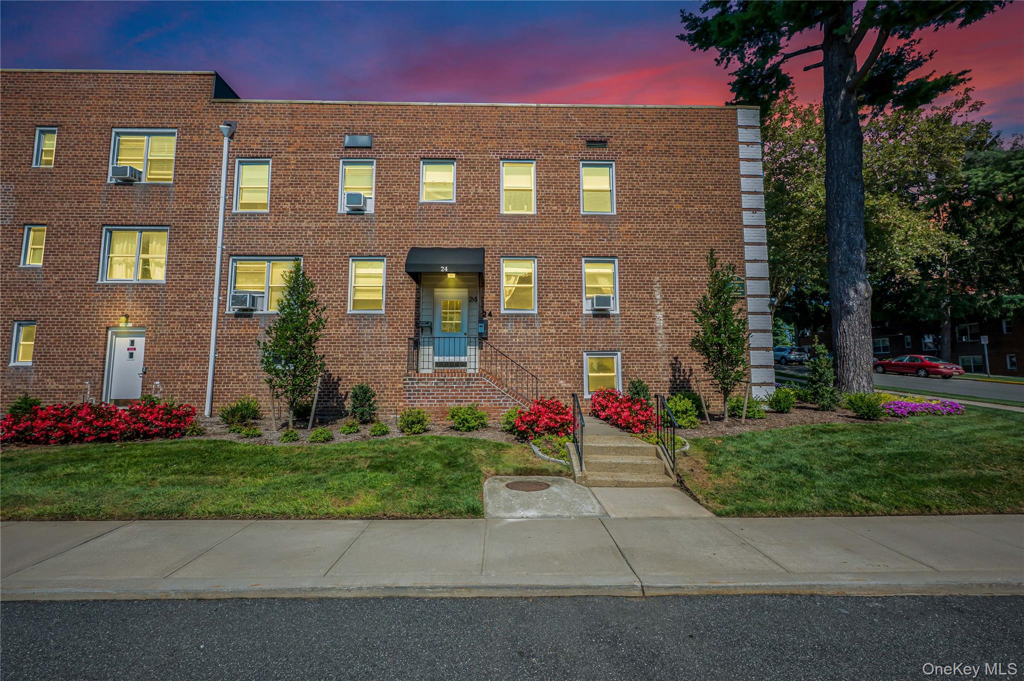 24 Edwards Street, #1G, Roslyn Heights