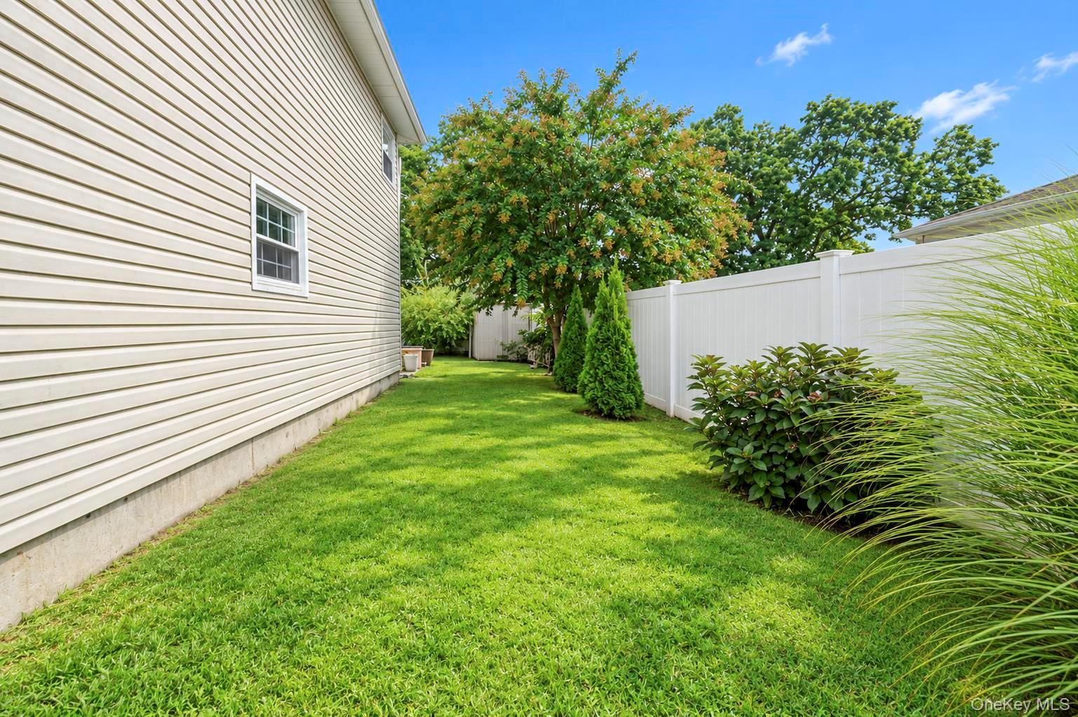 355 Islip Boulevard — photo 13
