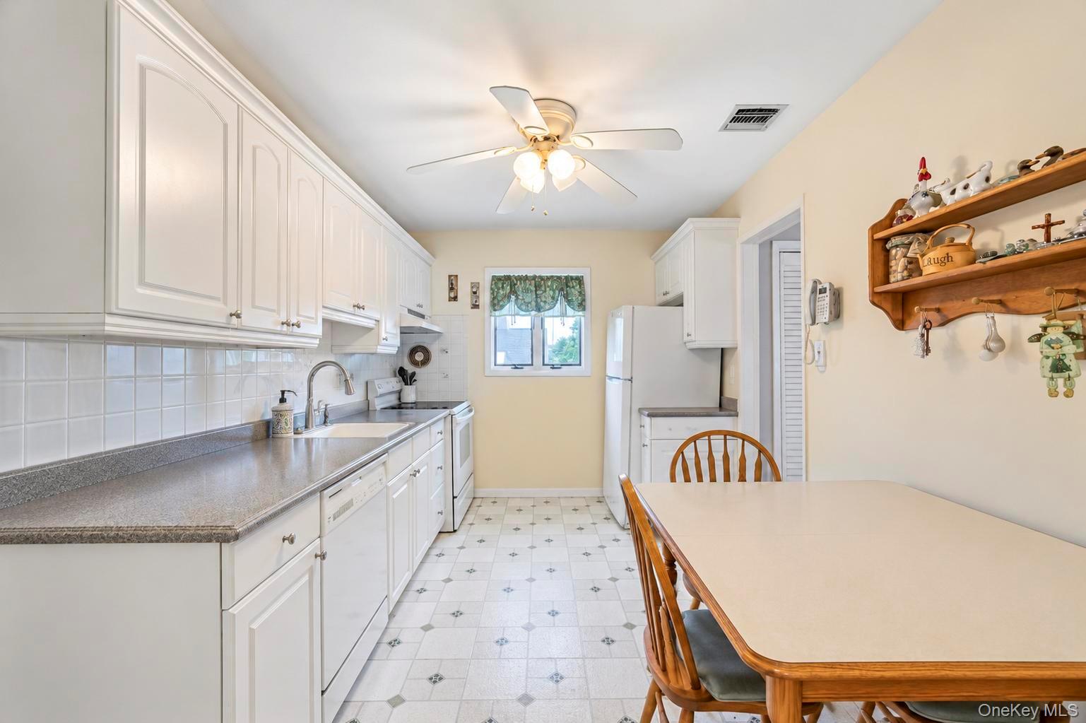 355 Islip Boulevard — photo 22