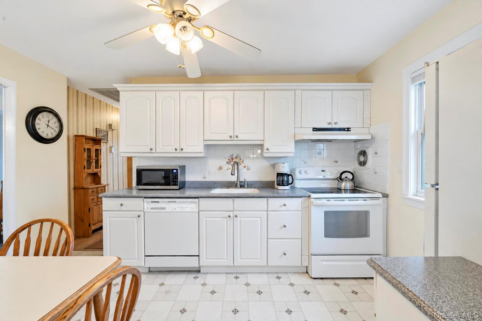 355 Islip Boulevard — photo 24