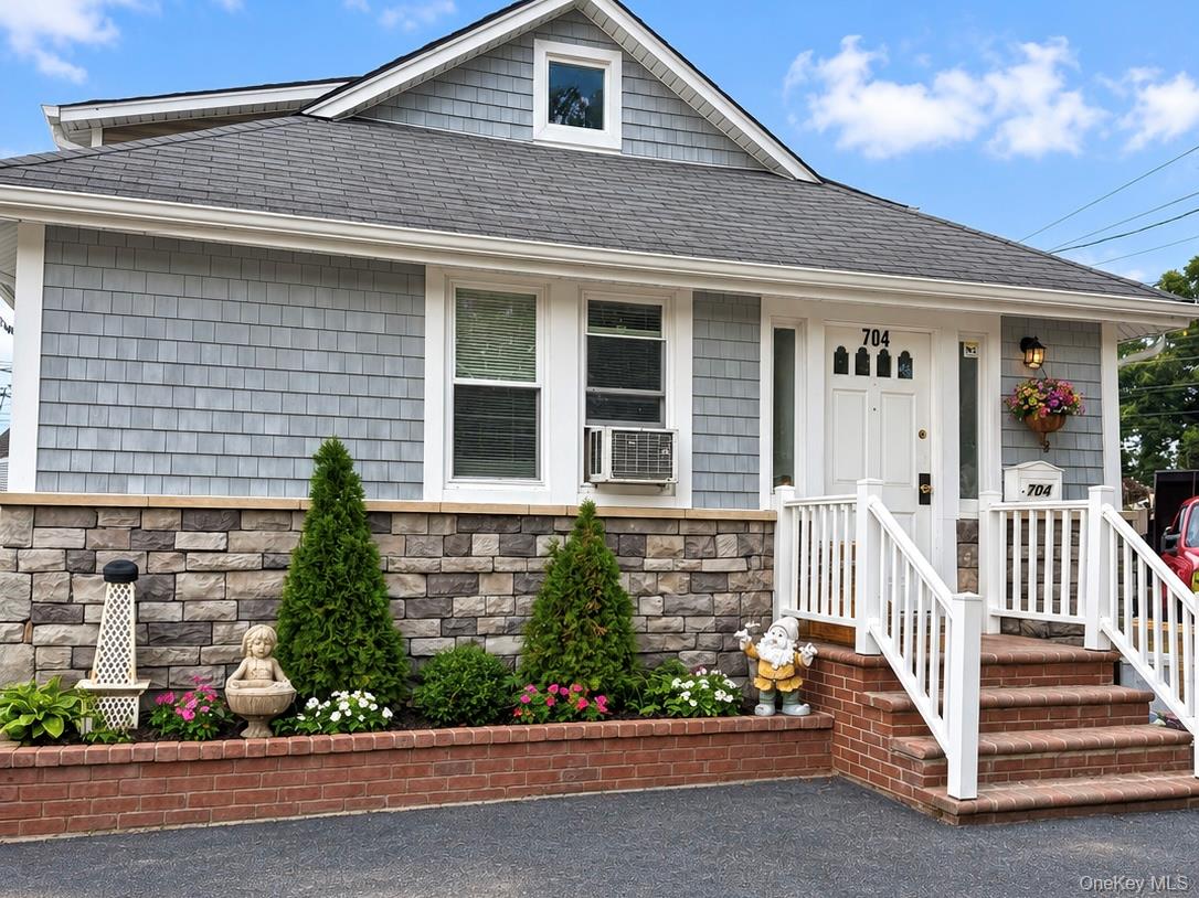 704 Newbridge Road, North Bellmore