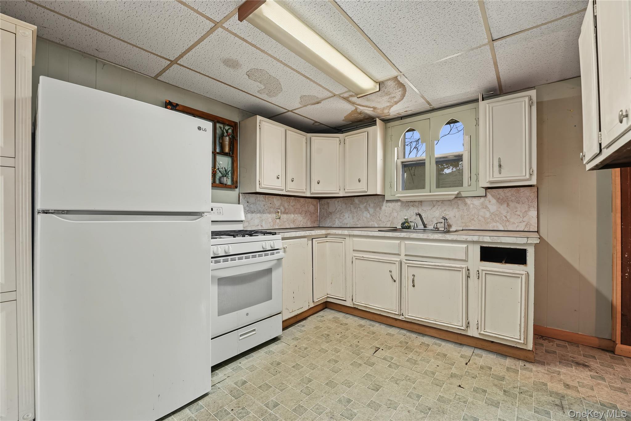2 Willett Avenue — photo 11