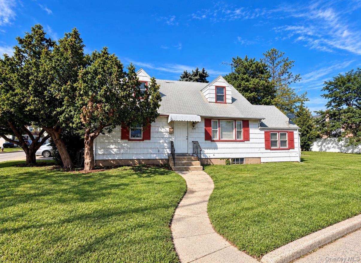 306 Old Country Road, Hicksville