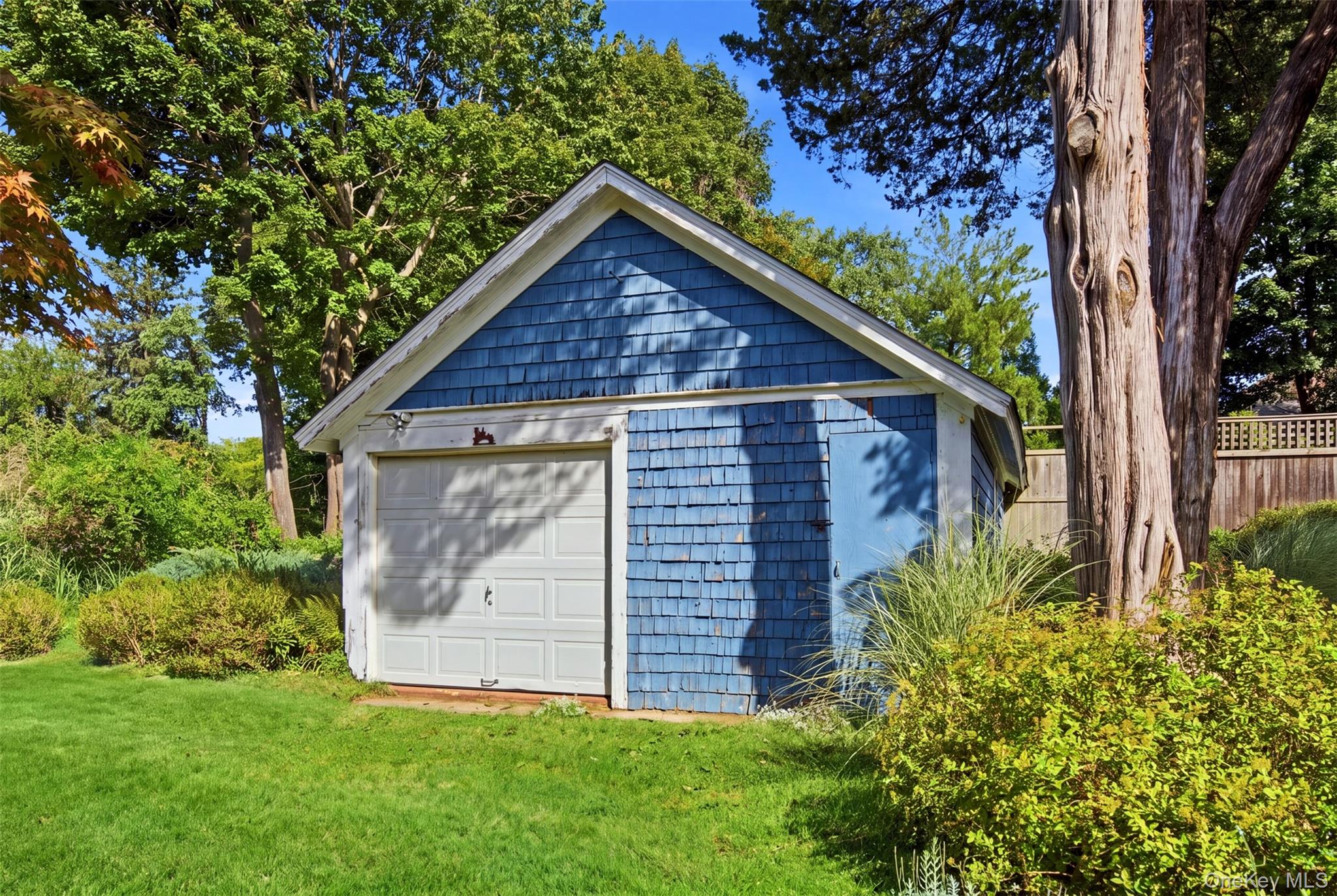 504 West Broadway — photo 17