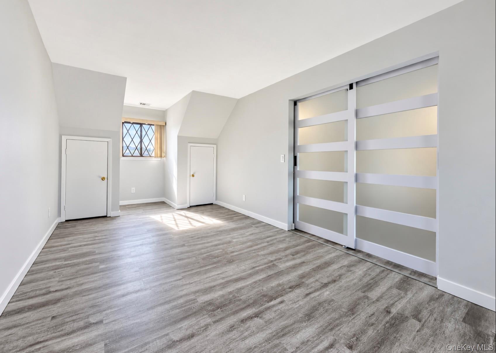 160 Cambridge Drive — photo 13
