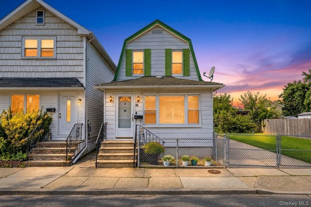 33 Claridge Avenue, Elmont