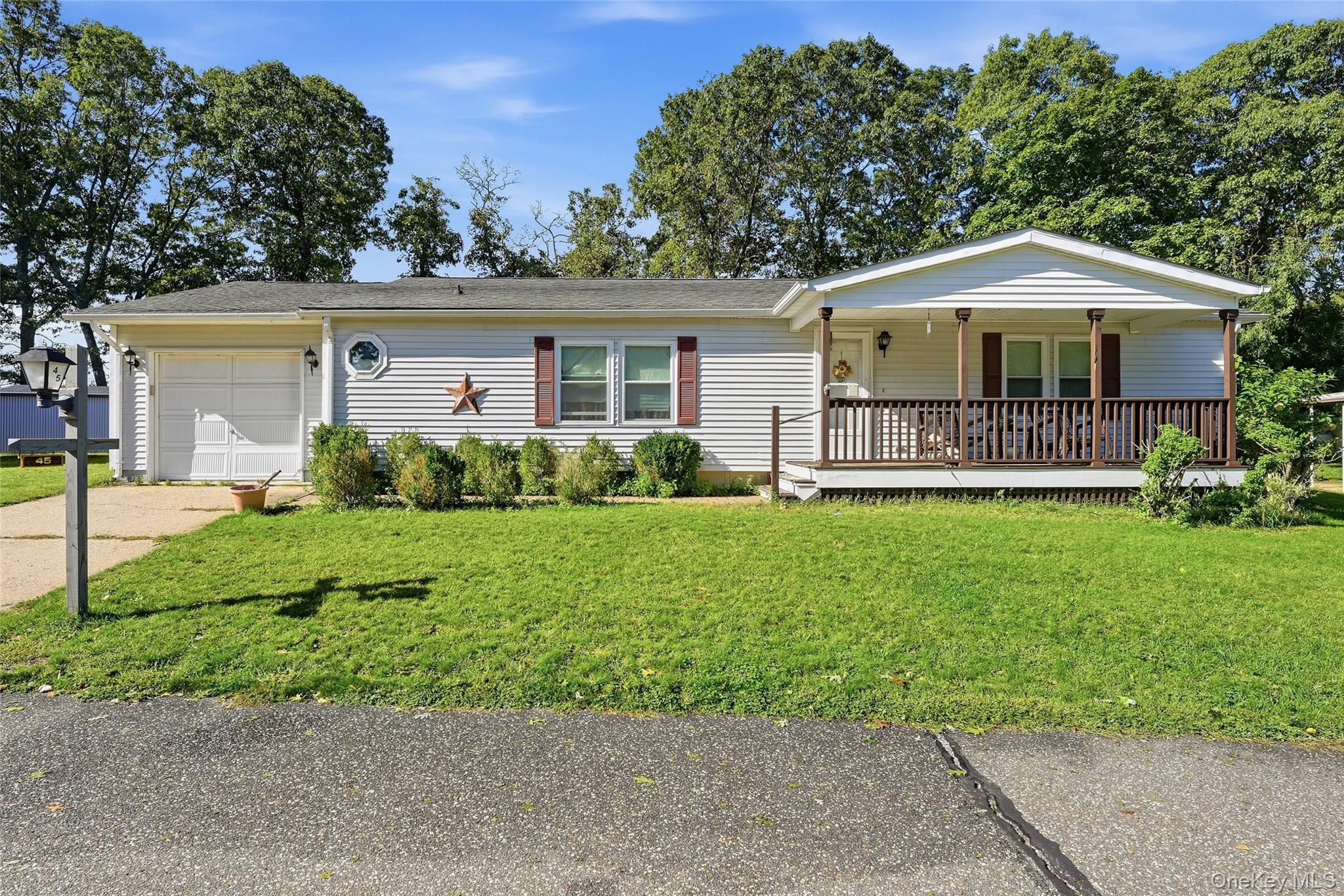 1407 Middle Road #45, Calverton