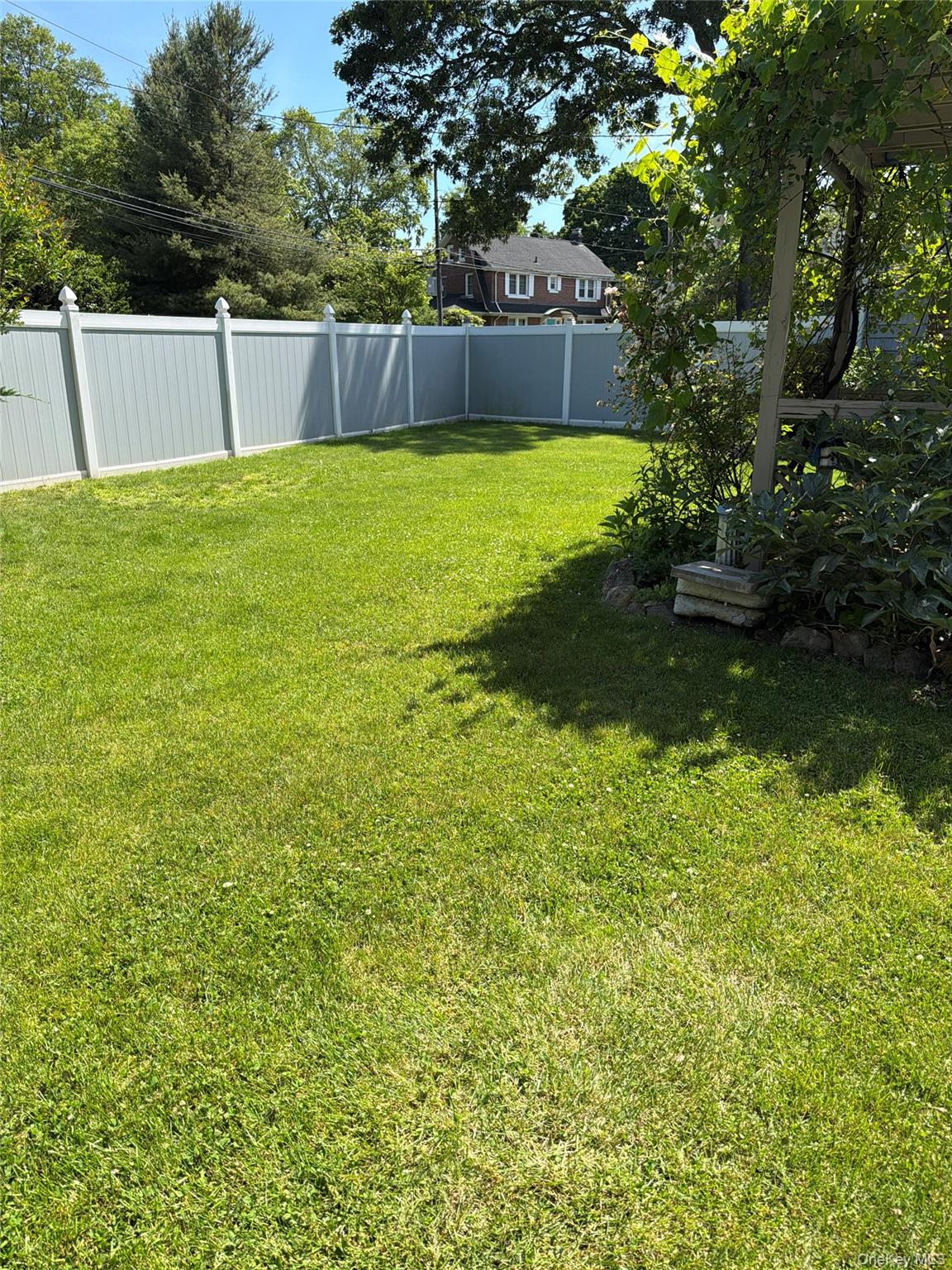 12 Cayuga Avenue — photo 18