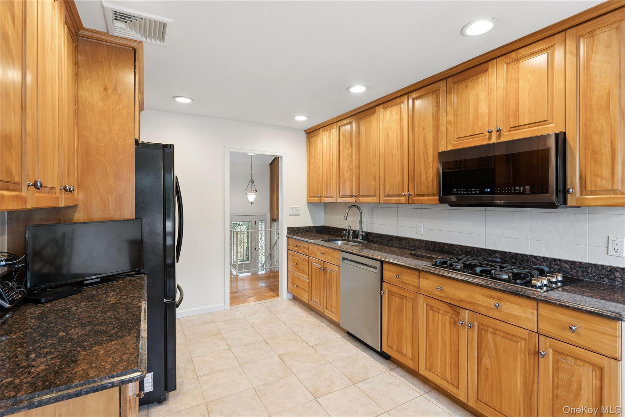 2919 Bond Drive — photo 5