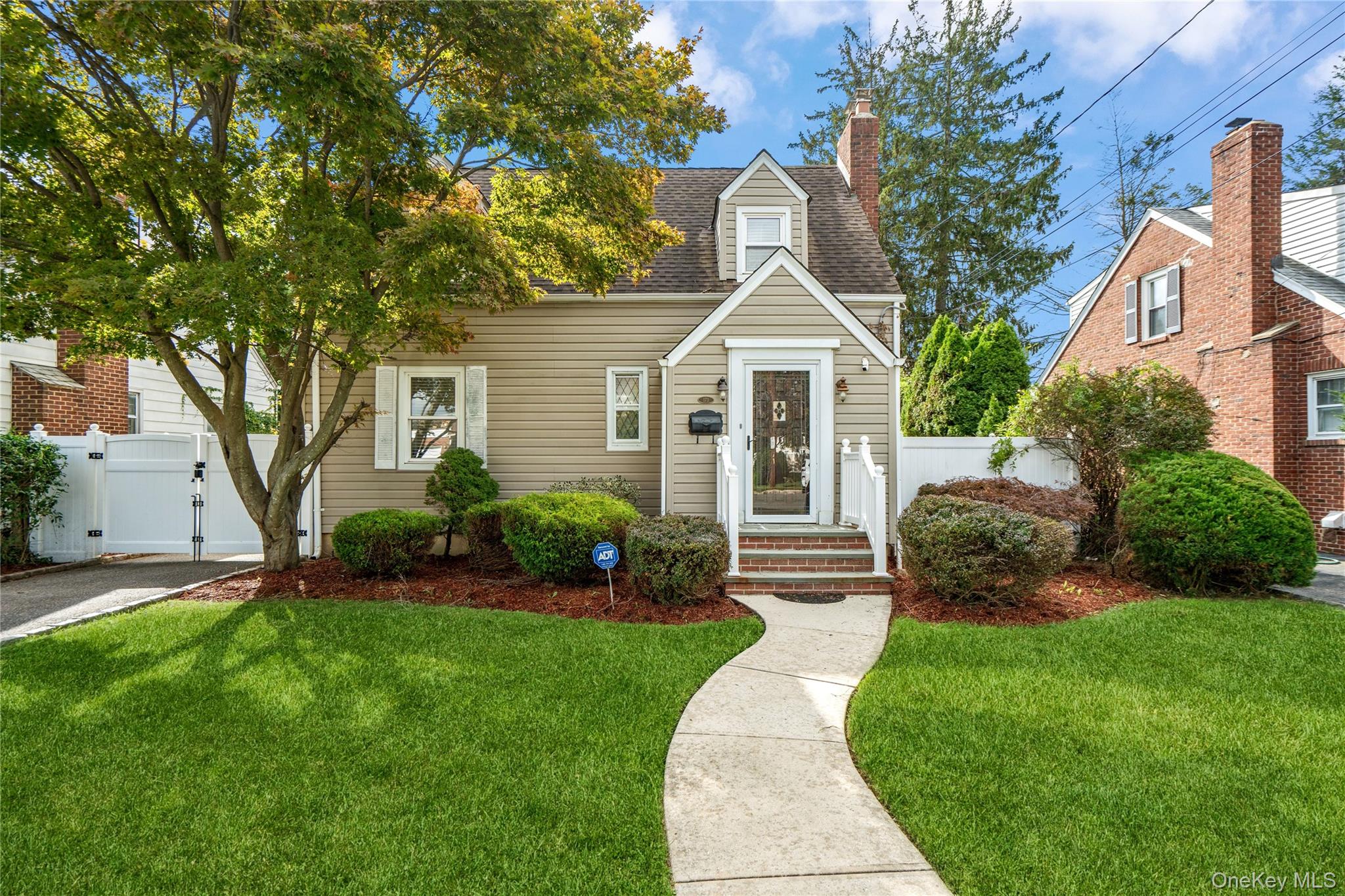 173 2nd Street, Hicksville