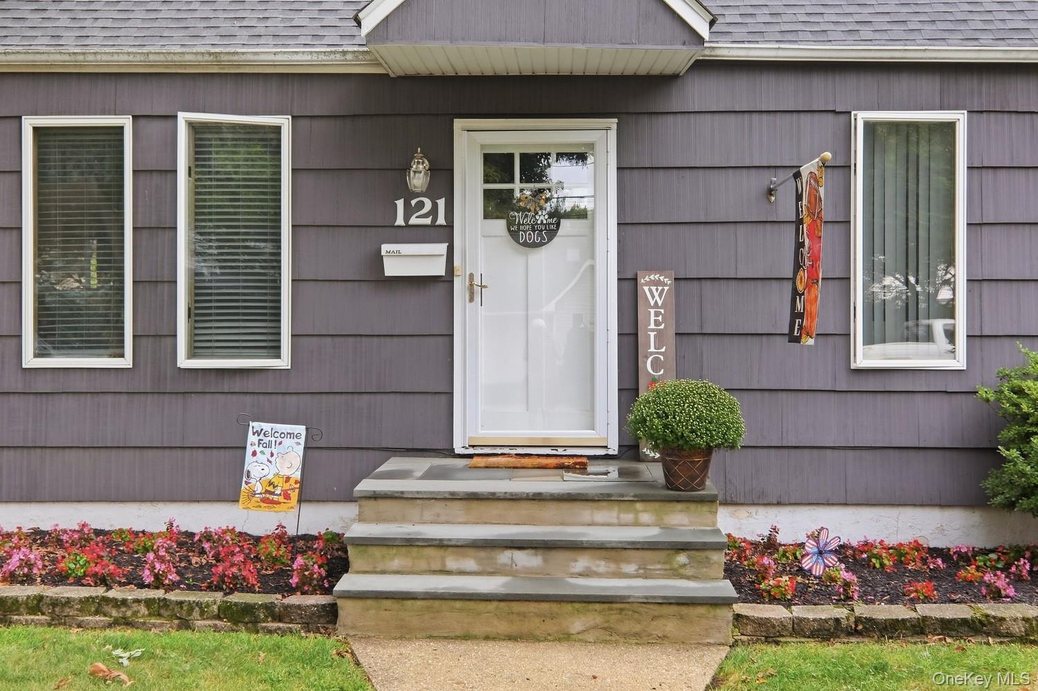121 Delaware Avenue, Lindenhurst