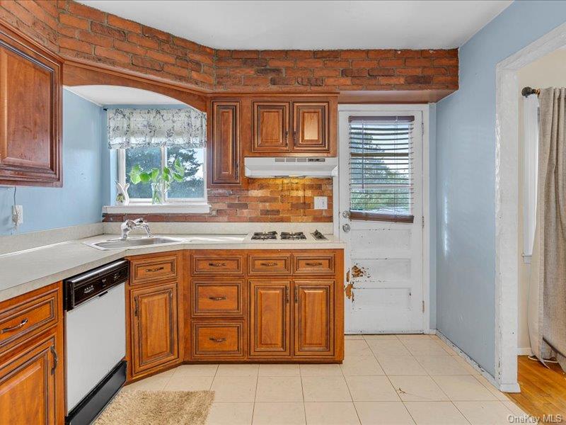 270 Browns Road — photo 3