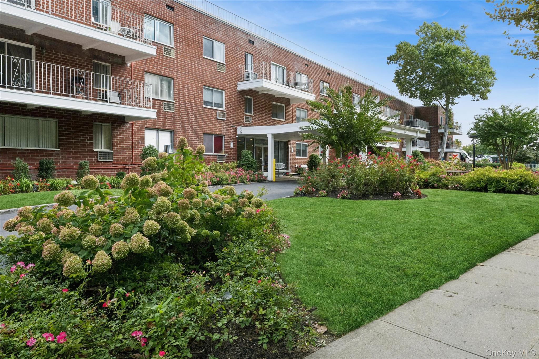 320 East Shore Road #30B, Great Neck