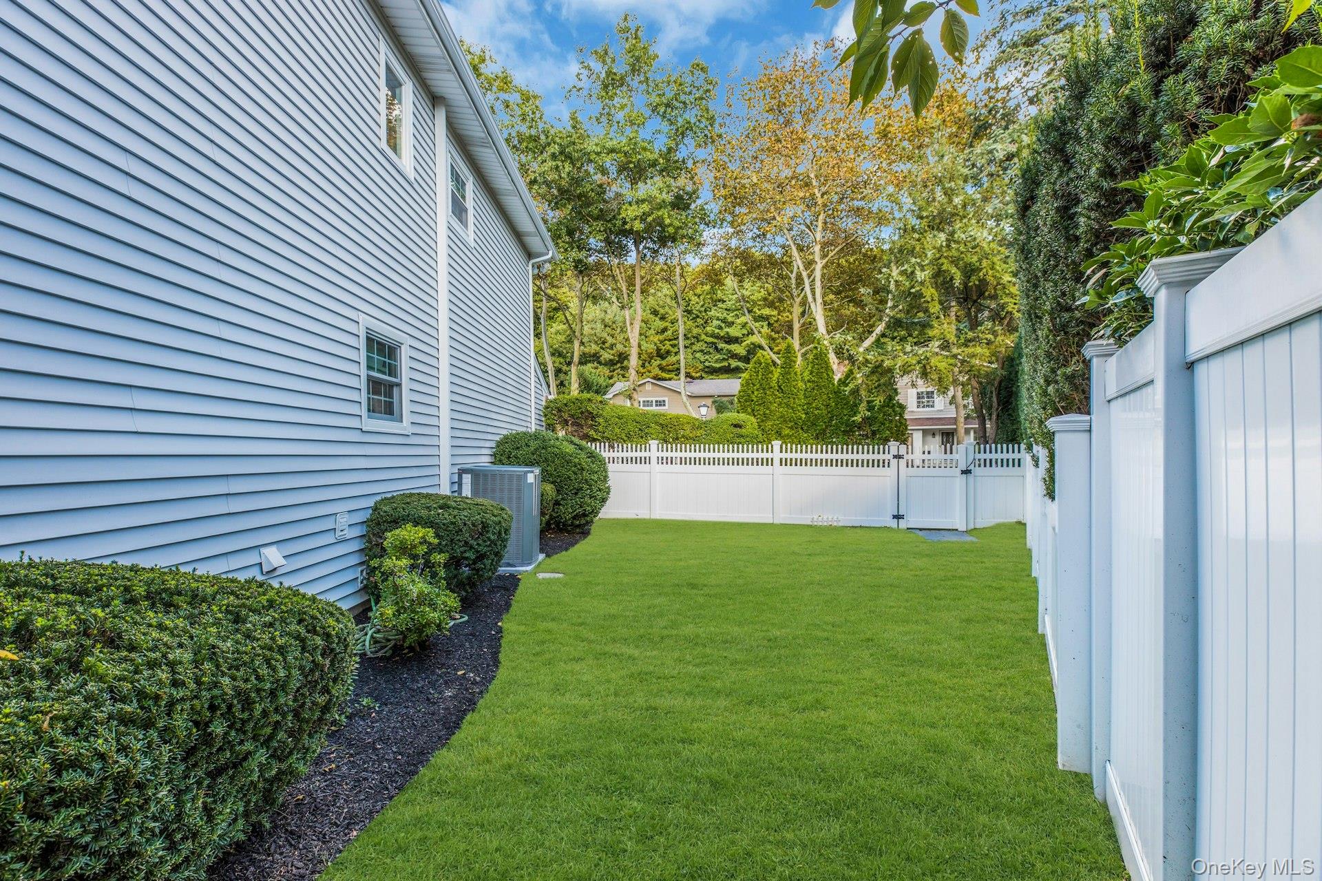 128 Soundview Drive — photo 25