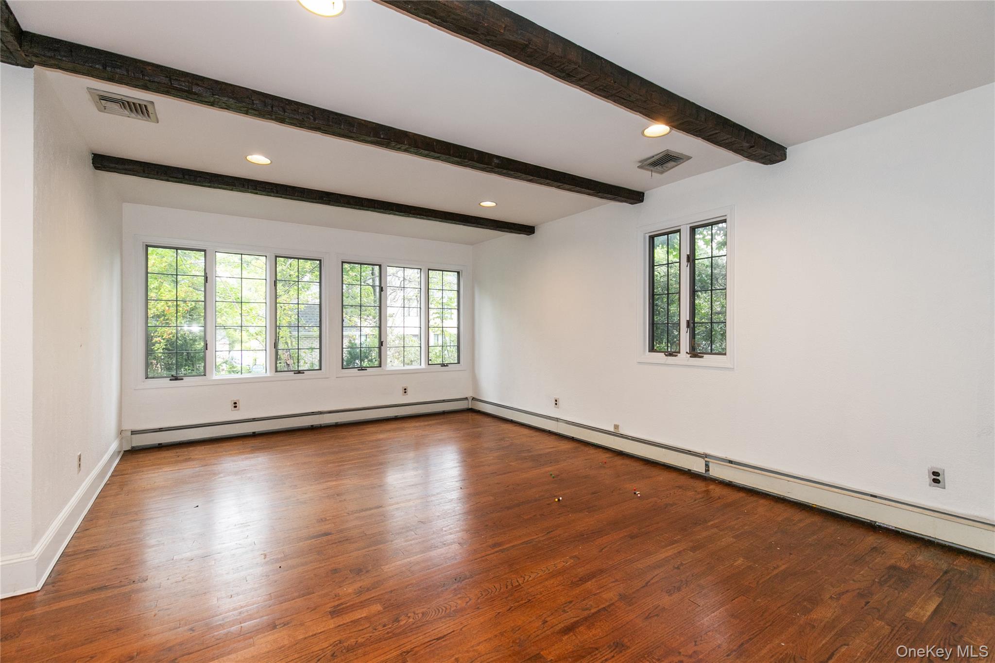 85 Oxford Boulevard — photo 12