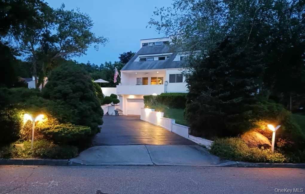 22 Waters Edge Lane, Mount Sinai