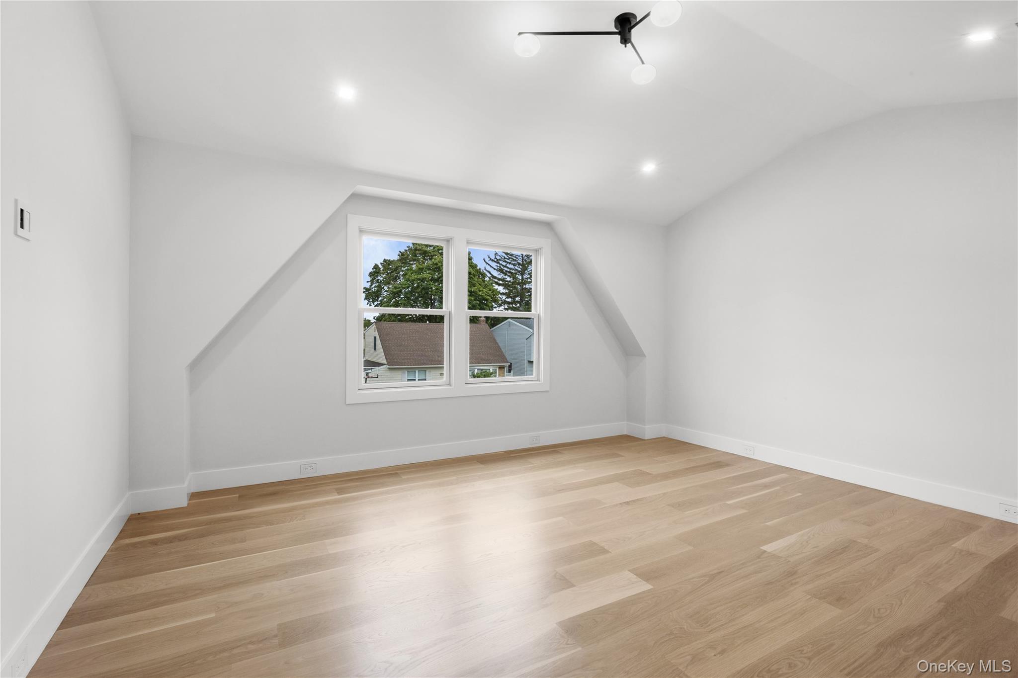 746 Blackstone Avenue — photo 31