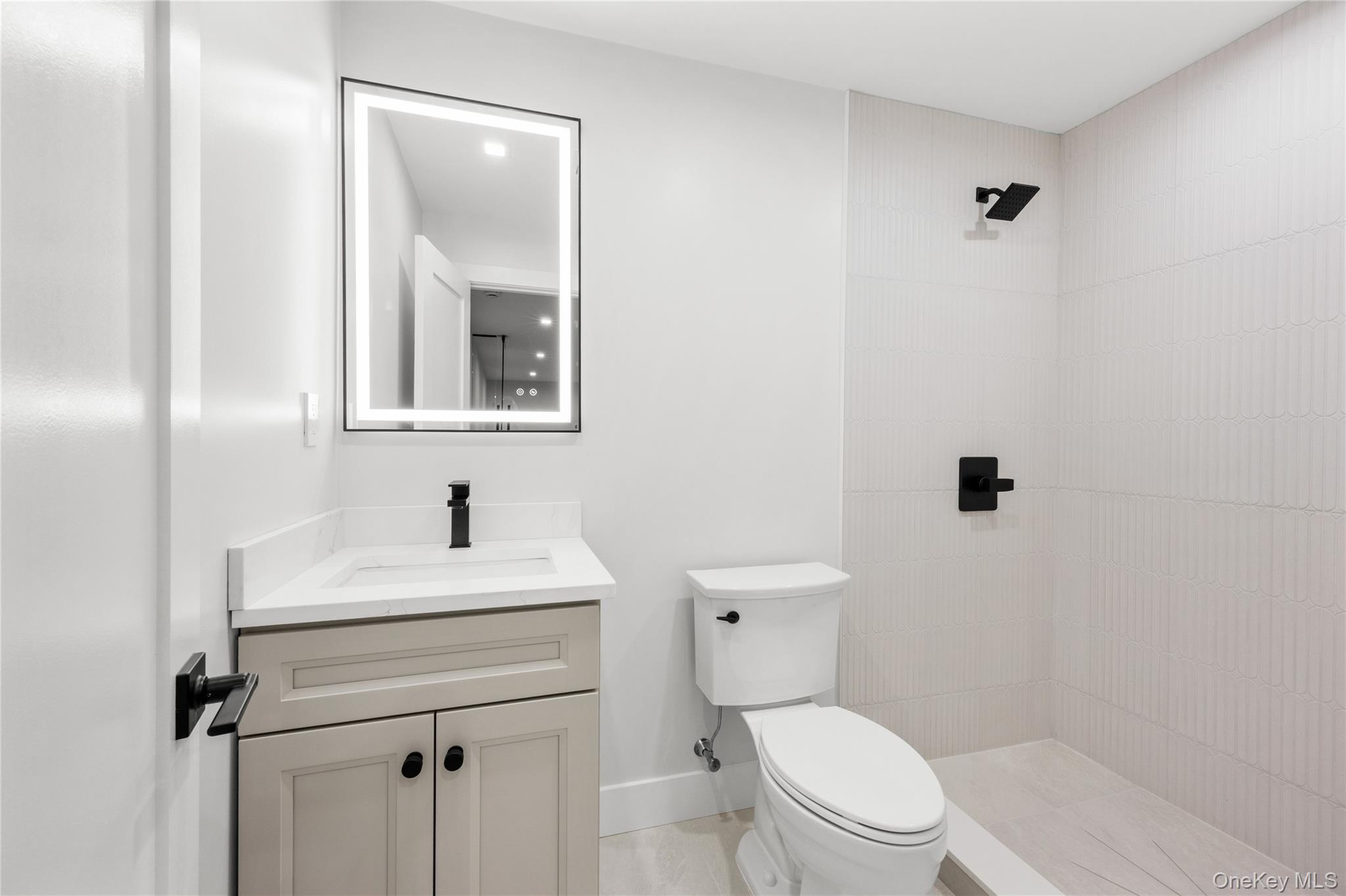 746 Blackstone Avenue — photo 34